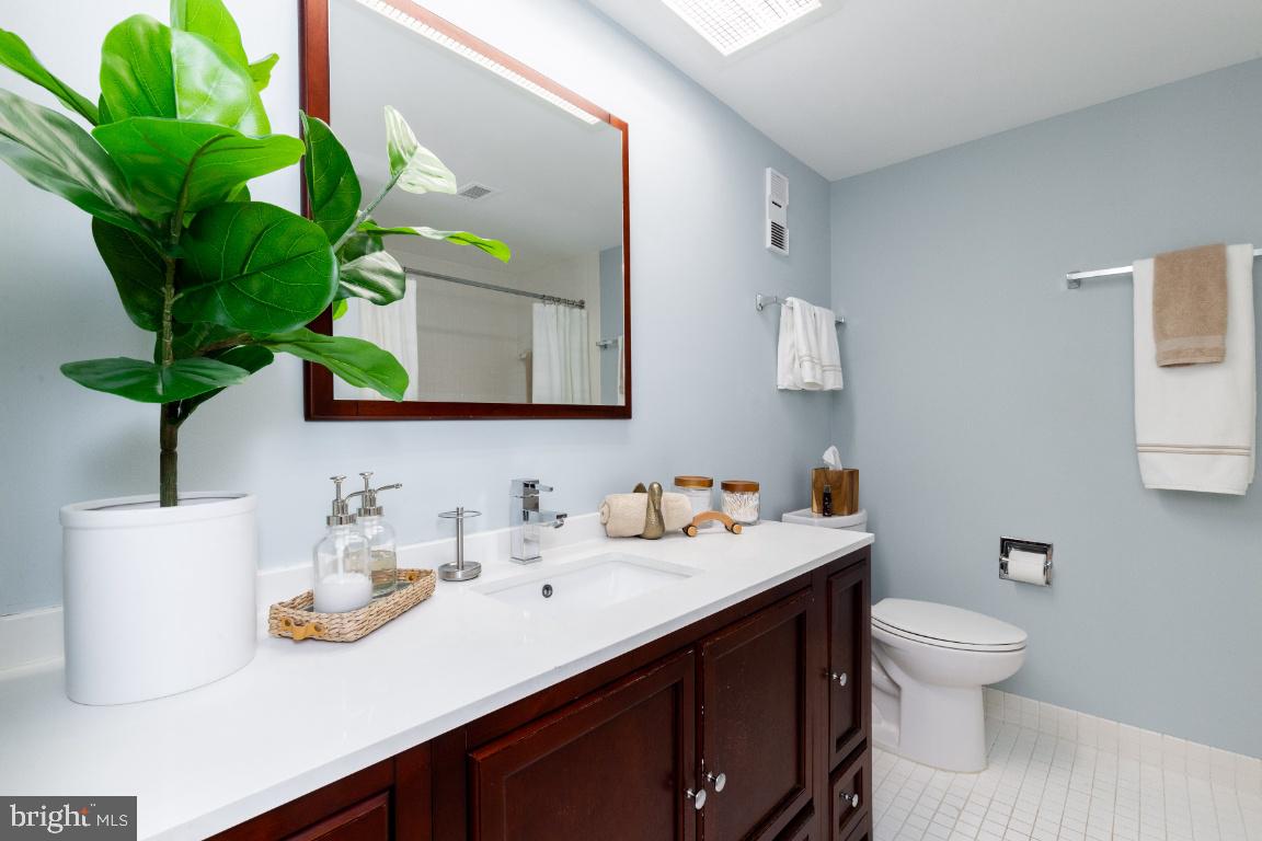 BARKLEY CONDO - Residential Lease