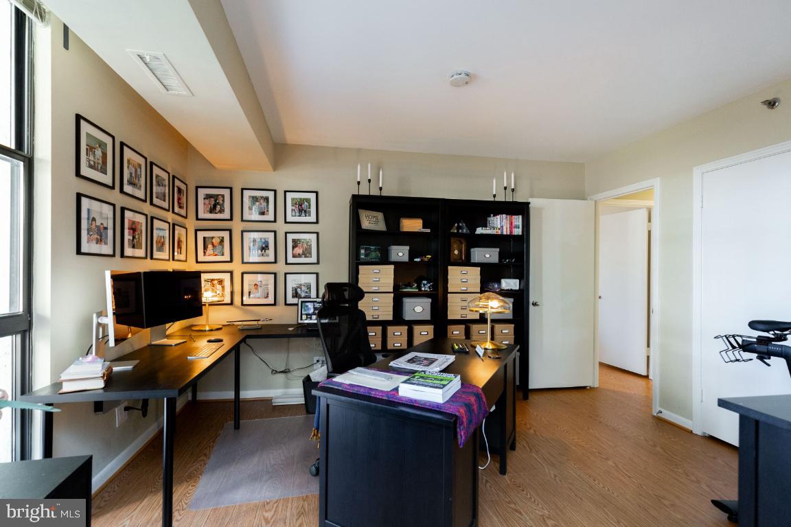 BARKLEY CONDO - Residential Lease