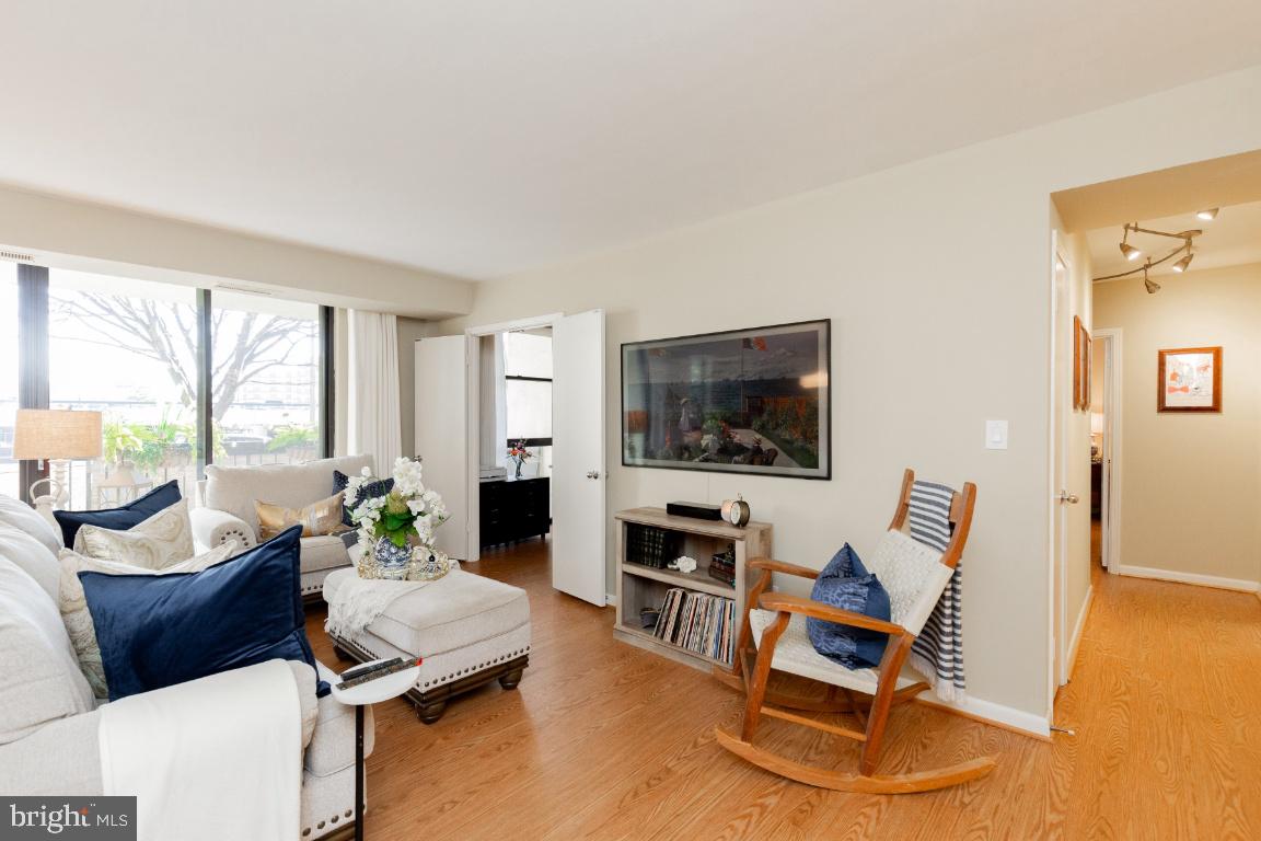 BARKLEY CONDO - Residential Lease