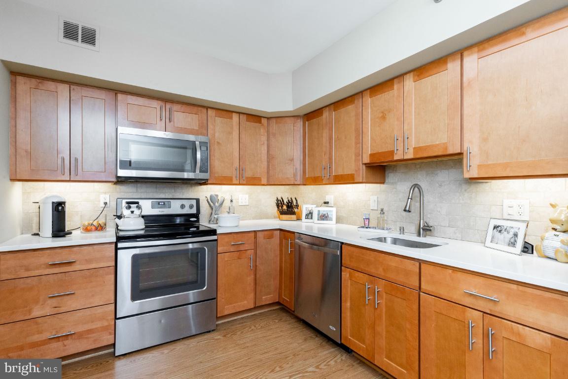 BARKLEY CONDO - Residential Lease