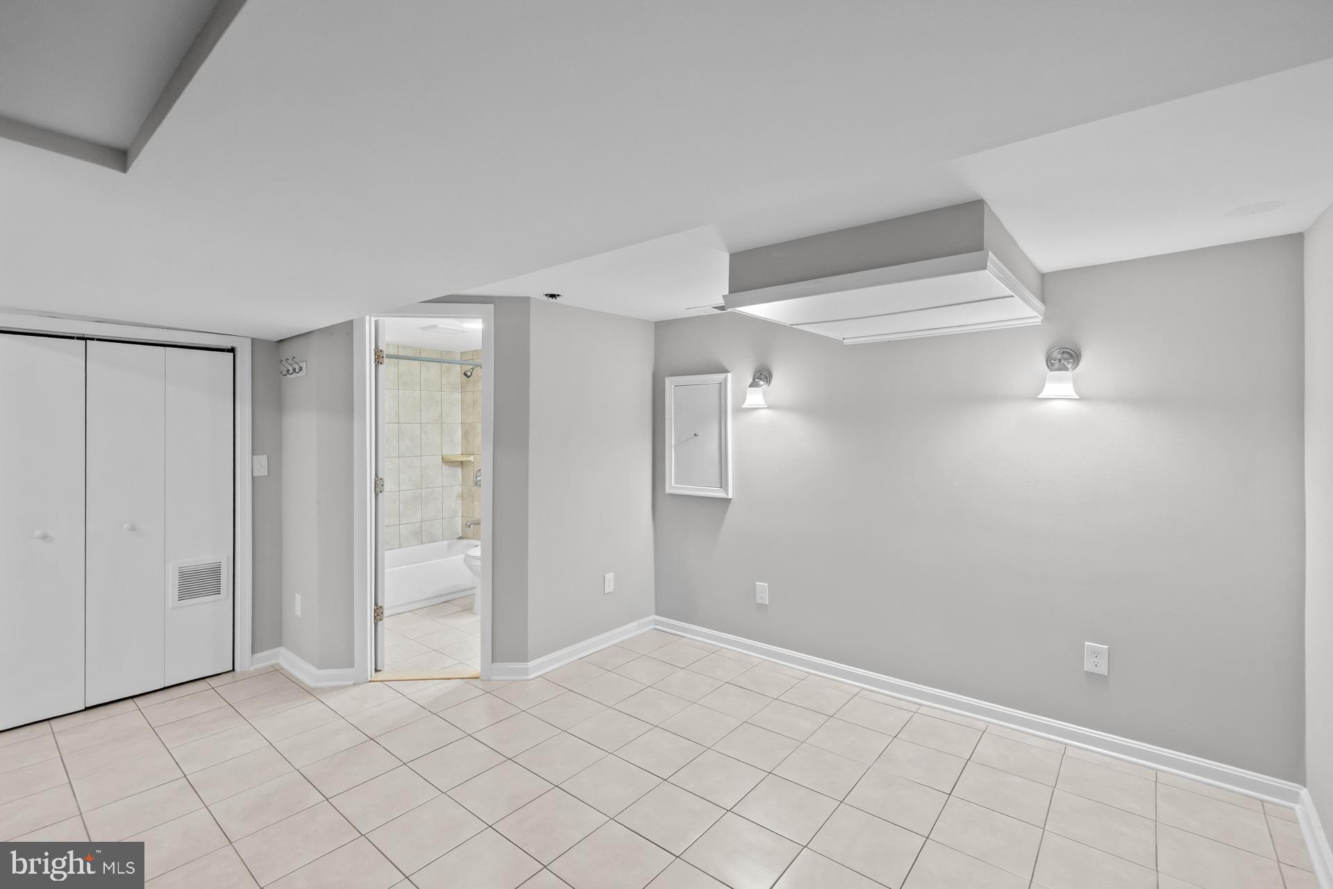 HOLLYWOOD - Residential