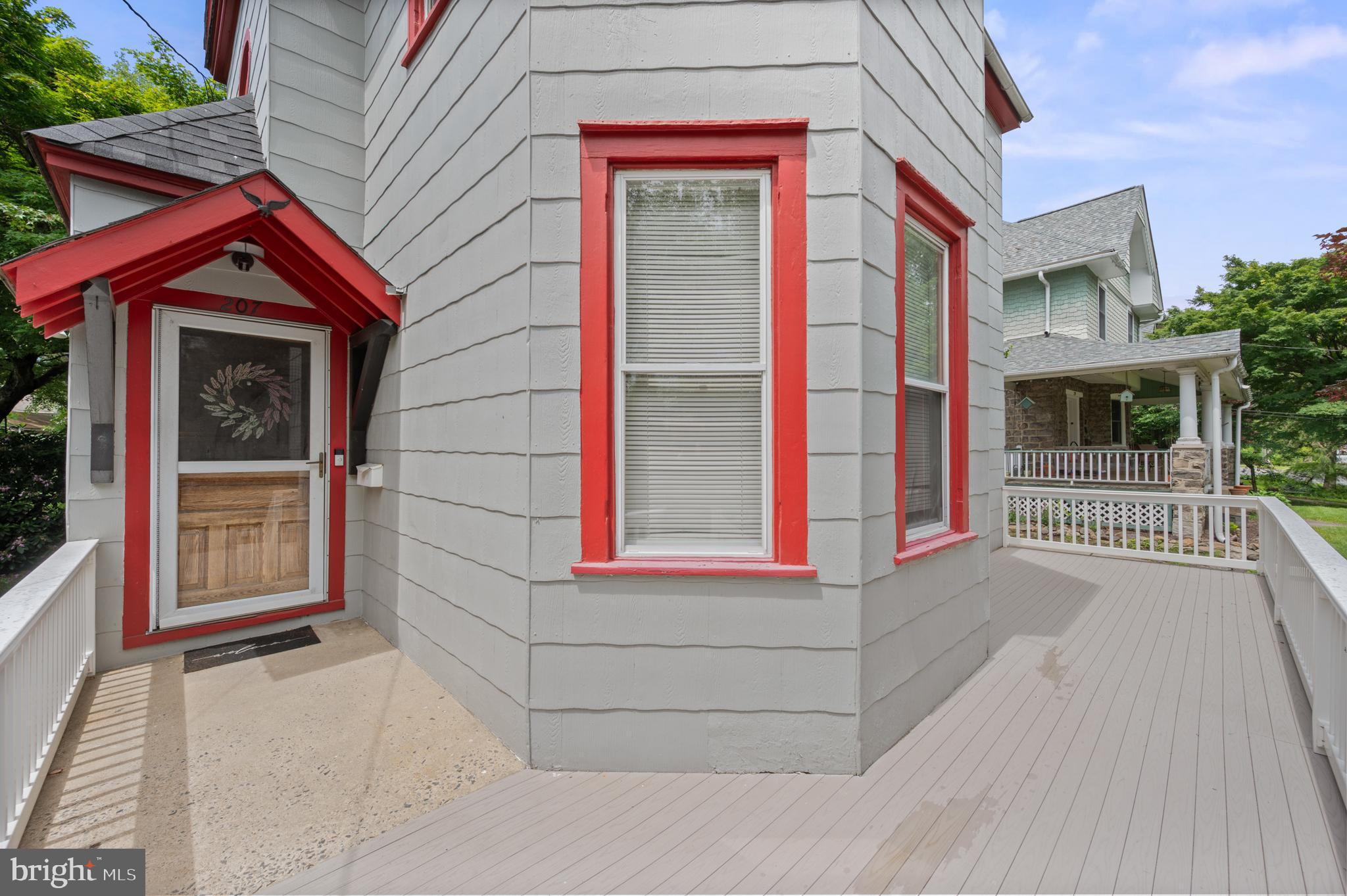 207 E RIDLEY AVENUE