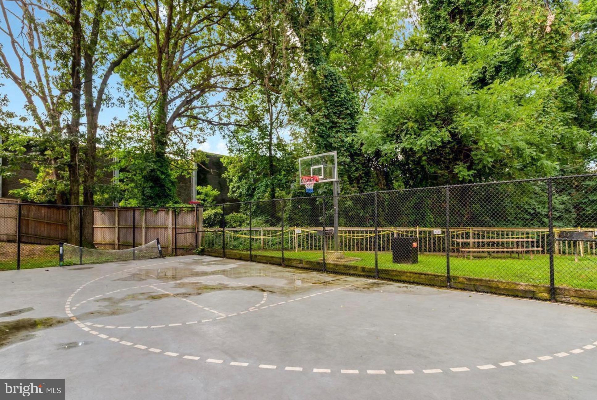 POINTE AT PARK CENTER - Residential