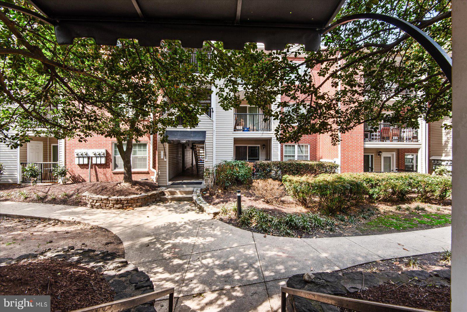 POINTE AT PARK CENTER - Residential