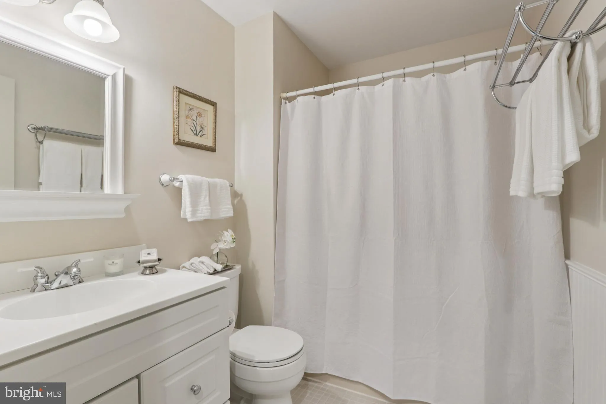 Devon, Pennsylvania 19333, United States, 3 Bedrooms Bedrooms, ,3 BathroomsBathrooms,Residential,Pending,214152