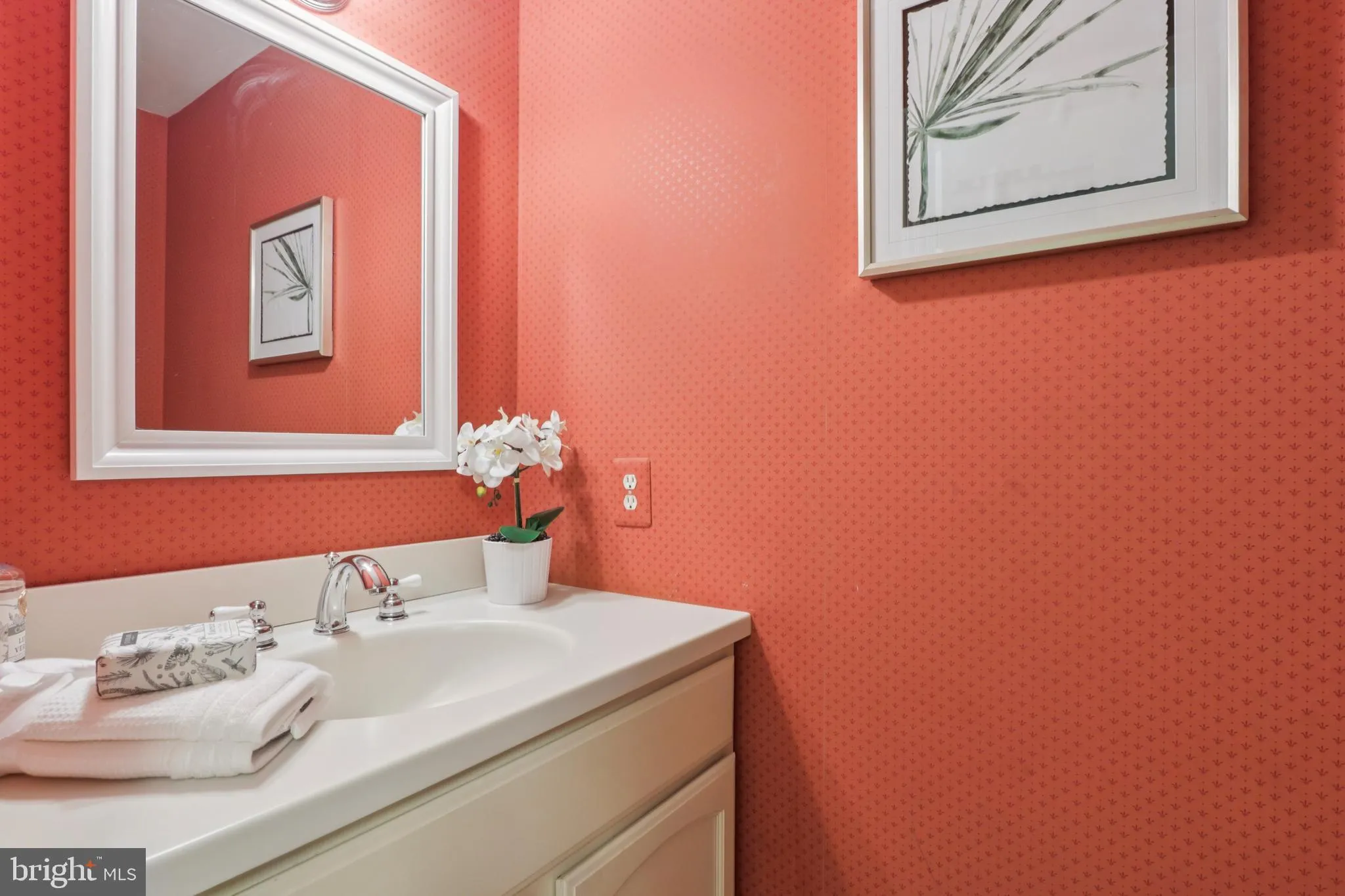 Devon, Pennsylvania 19333, United States, 3 Bedrooms Bedrooms, ,3 BathroomsBathrooms,Residential,Pending,214152