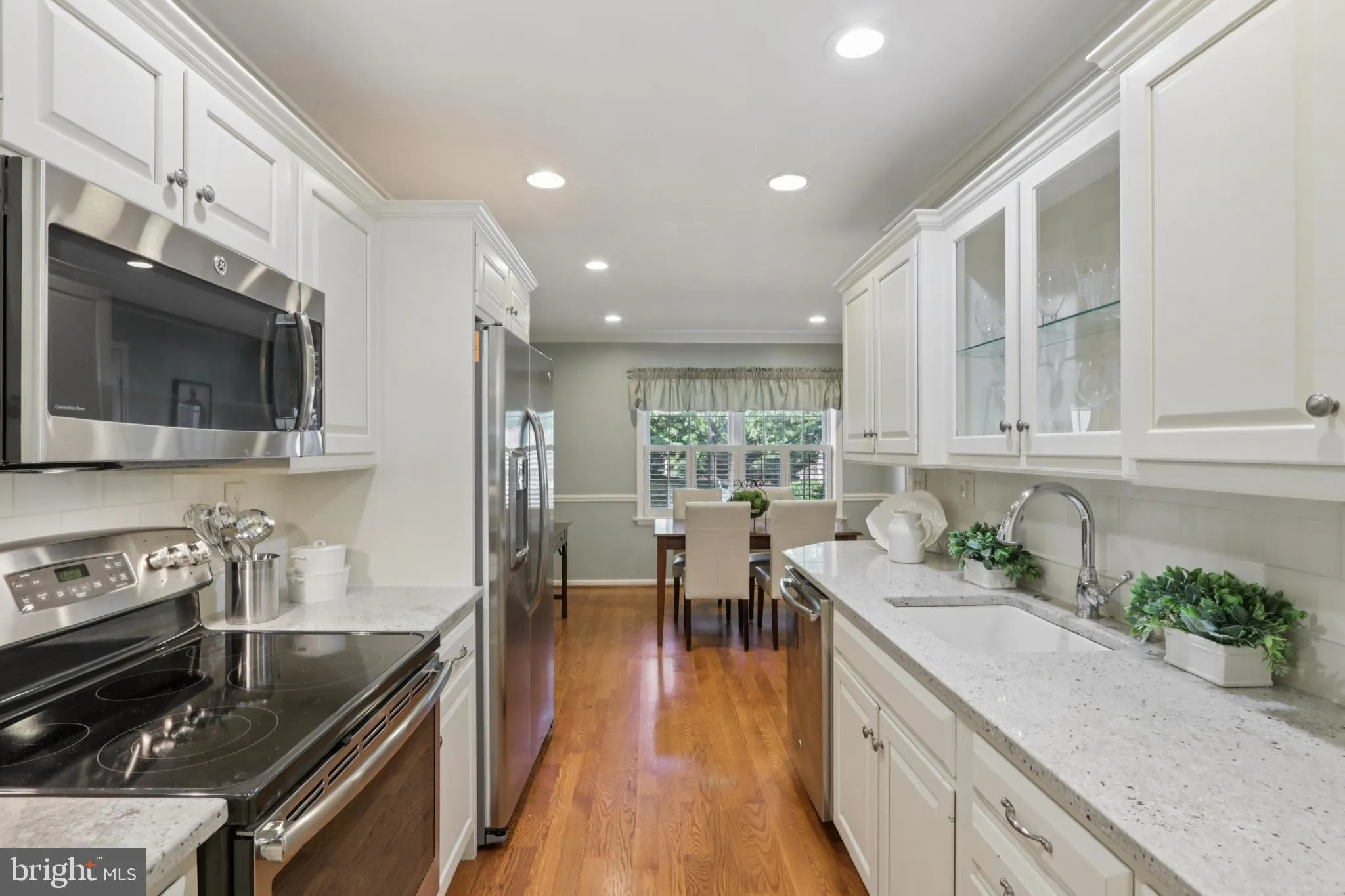 Devon, Pennsylvania 19333, United States, 3 Bedrooms Bedrooms, ,3 BathroomsBathrooms,Residential,Pending,214152