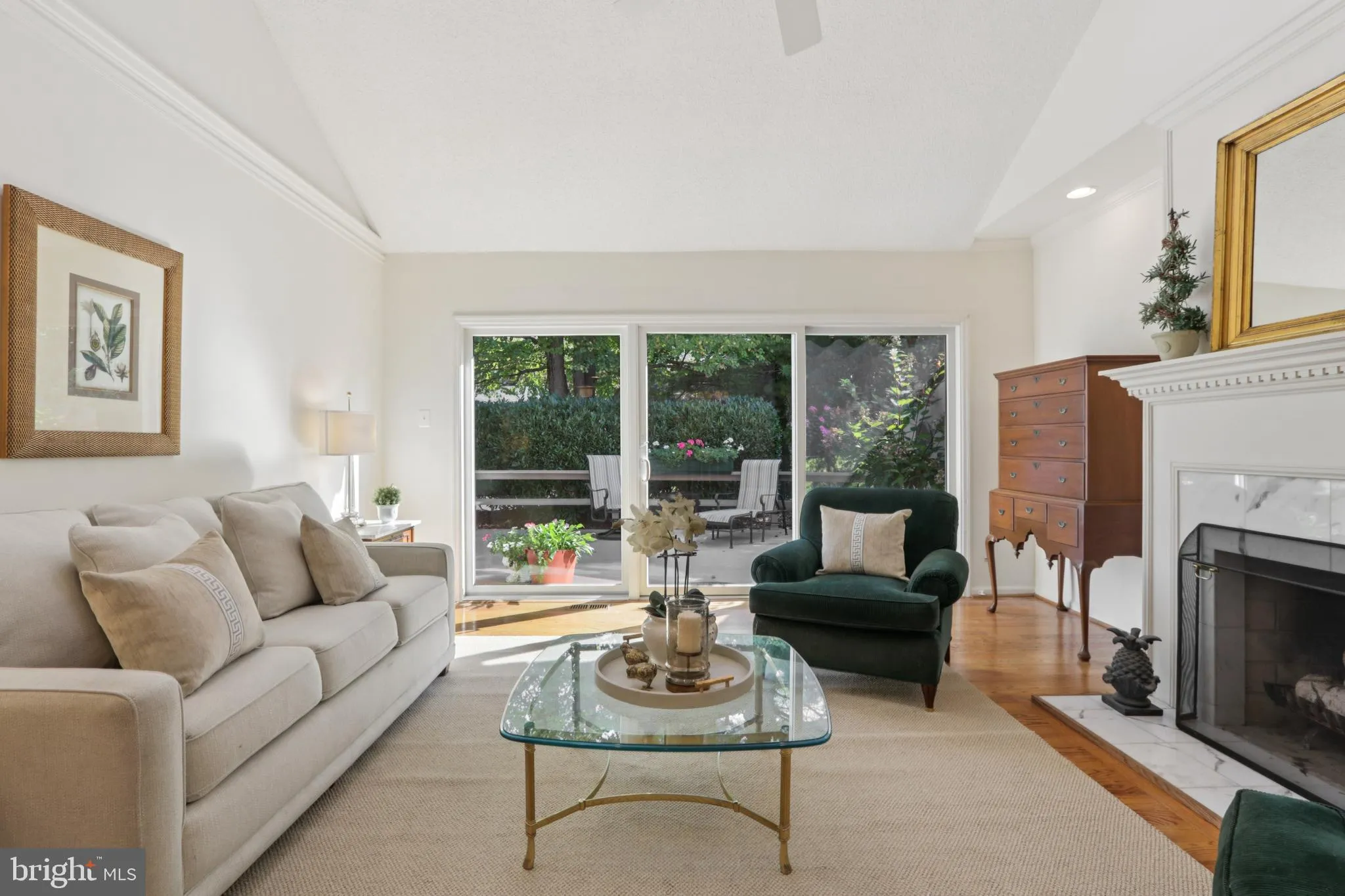 Devon, Pennsylvania 19333, United States, 3 Bedrooms Bedrooms, ,3 BathroomsBathrooms,Residential,Pending,214152