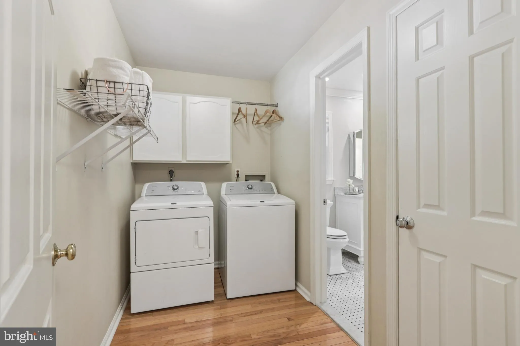 Devon, Pennsylvania 19333, United States, 3 Bedrooms Bedrooms, ,3 BathroomsBathrooms,Residential,Pending,214152