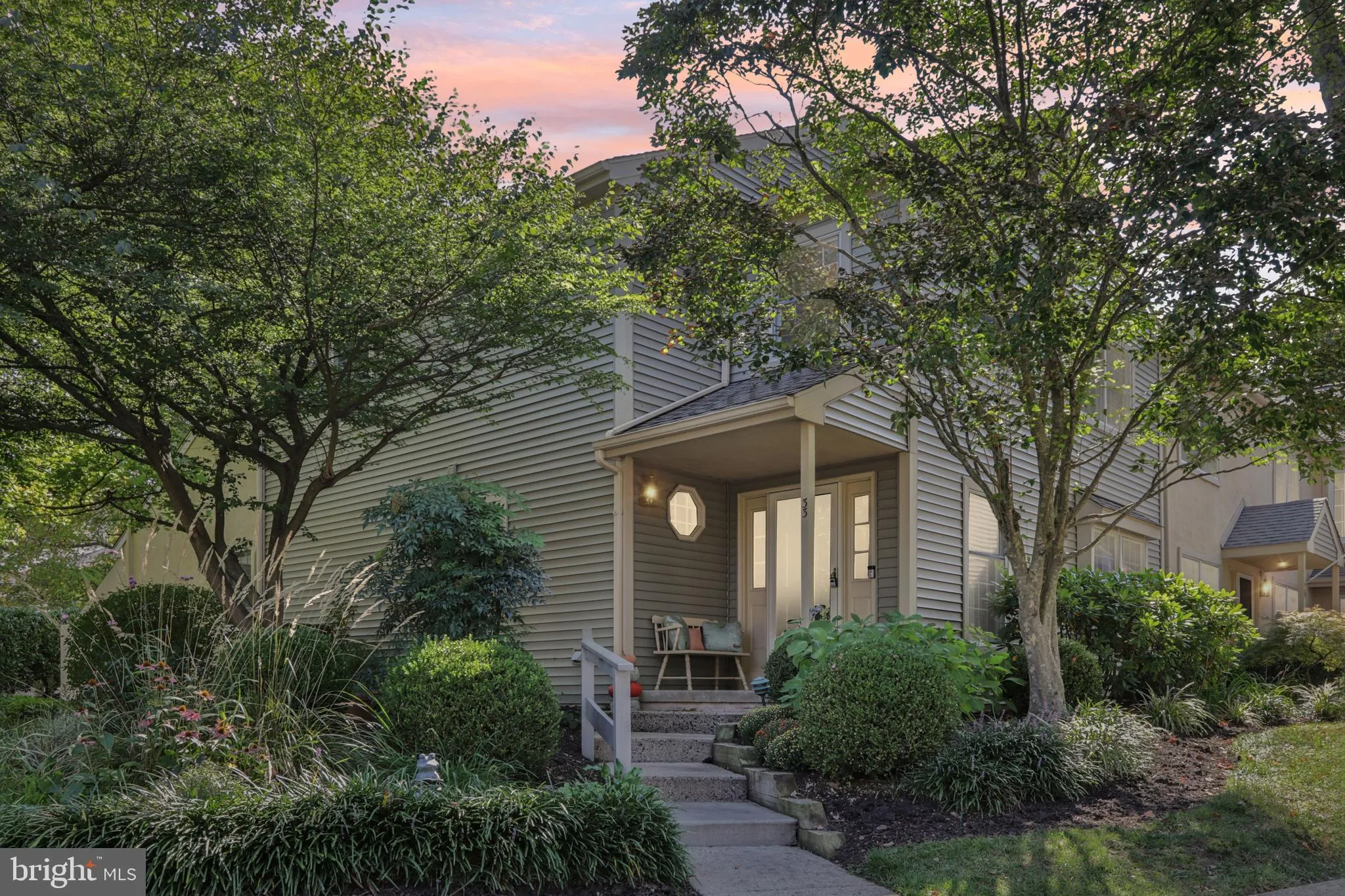 Devon, Pennsylvania 19333, United States, 3 Bedrooms Bedrooms, ,3 BathroomsBathrooms,Residential,Pending,214152