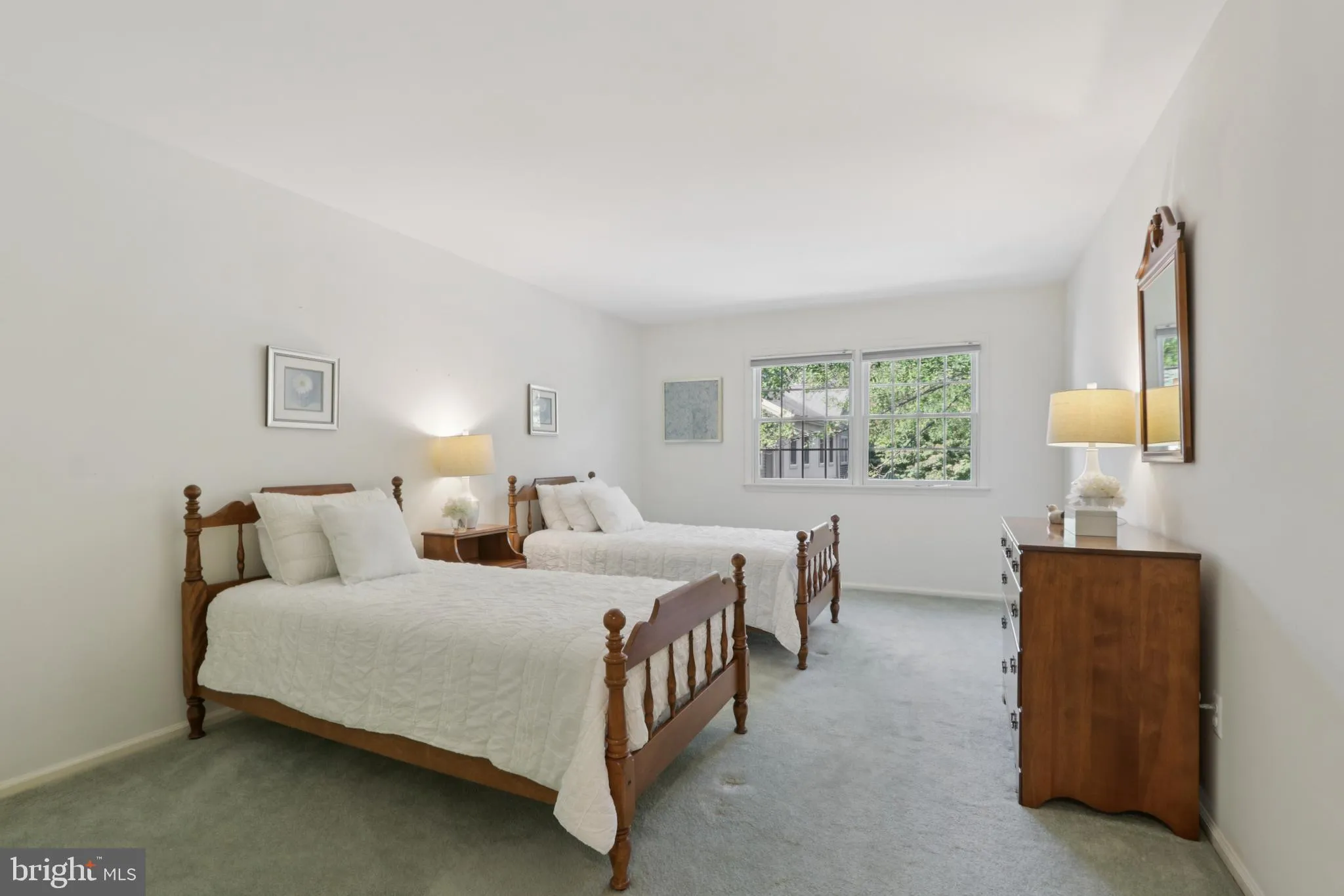 Devon, Pennsylvania 19333, United States, 3 Bedrooms Bedrooms, ,3 BathroomsBathrooms,Residential,Pending,214152