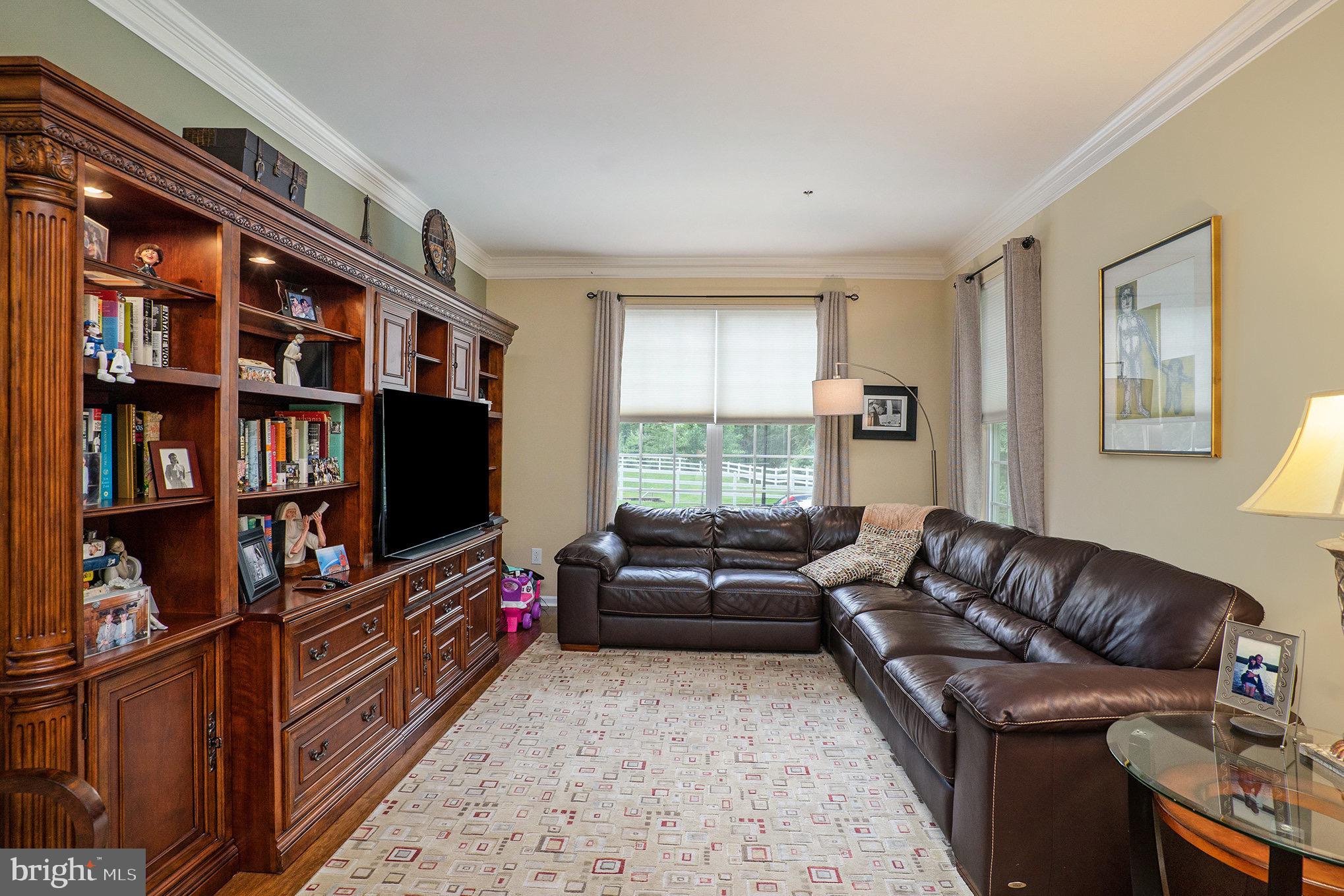 WHISPERING PINES - Residential