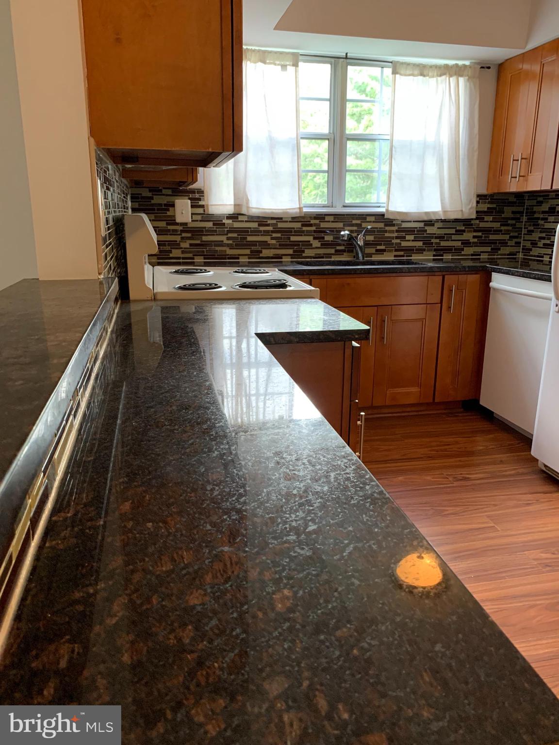 ANTIETAM SQUARE - Residential Lease