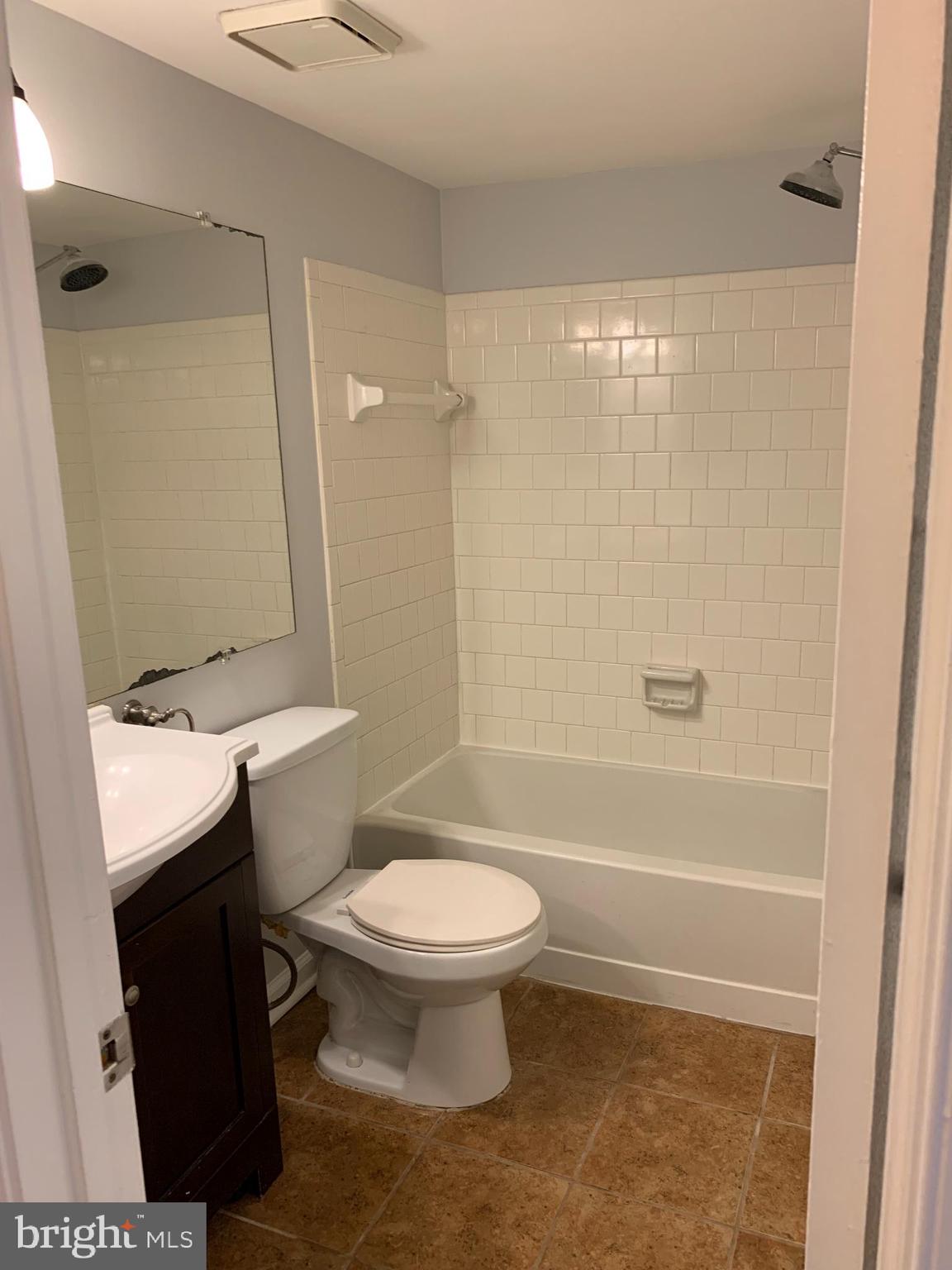 ANTIETAM SQUARE - Residential Lease