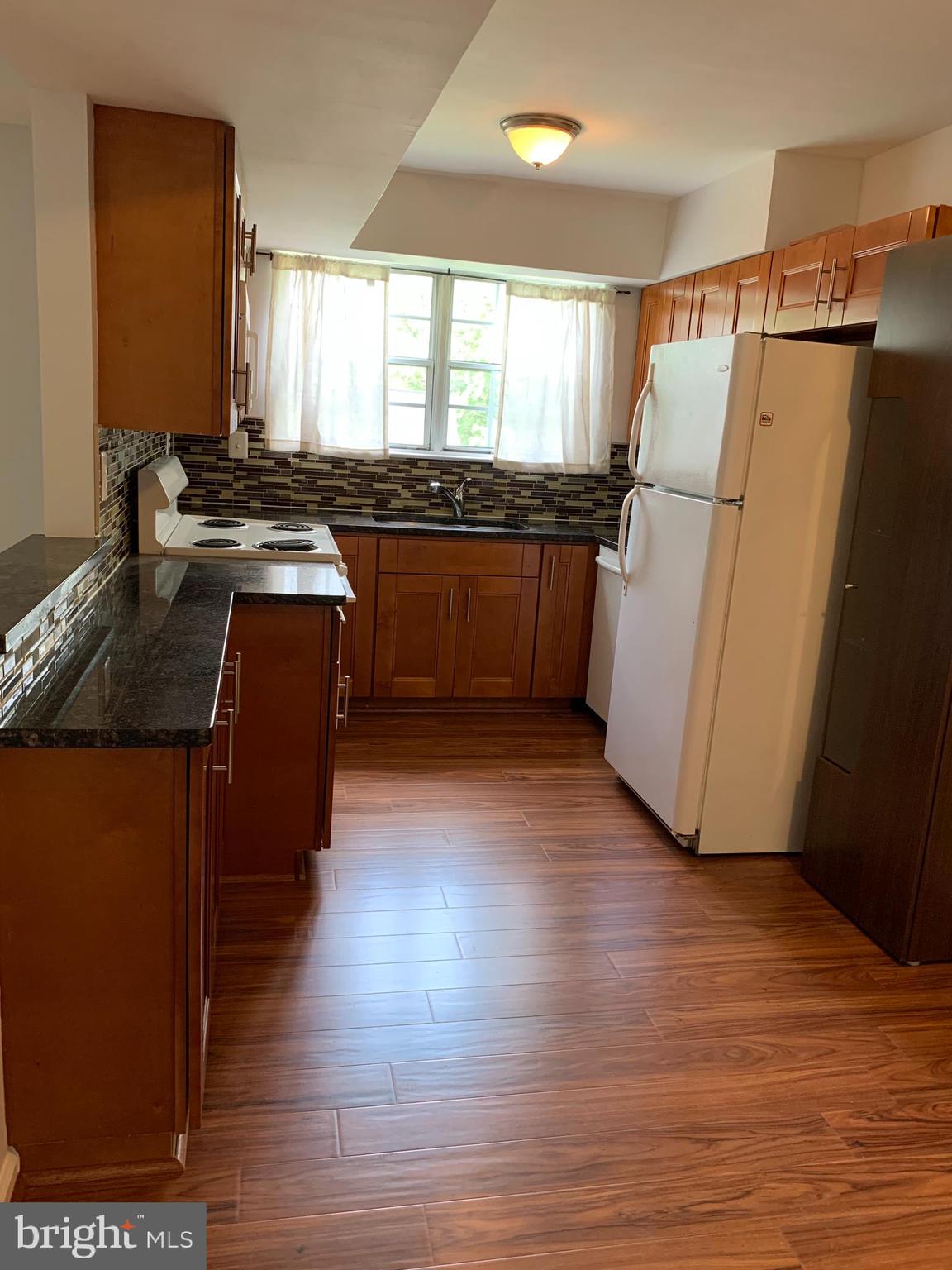 ANTIETAM SQUARE - Residential Lease