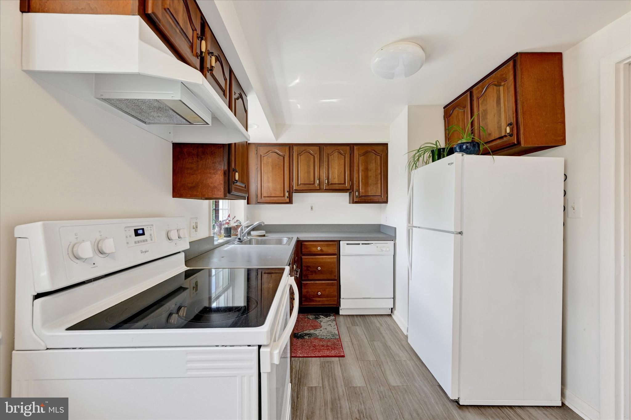 YORK MANOR - Residential