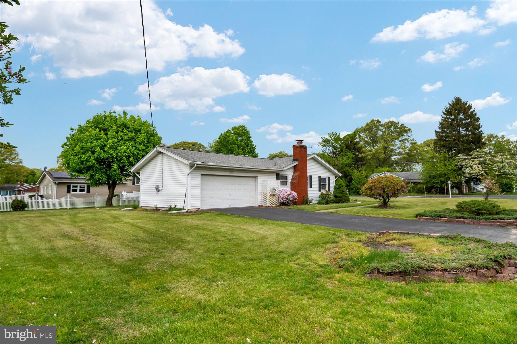 ELMHURST - Residential
