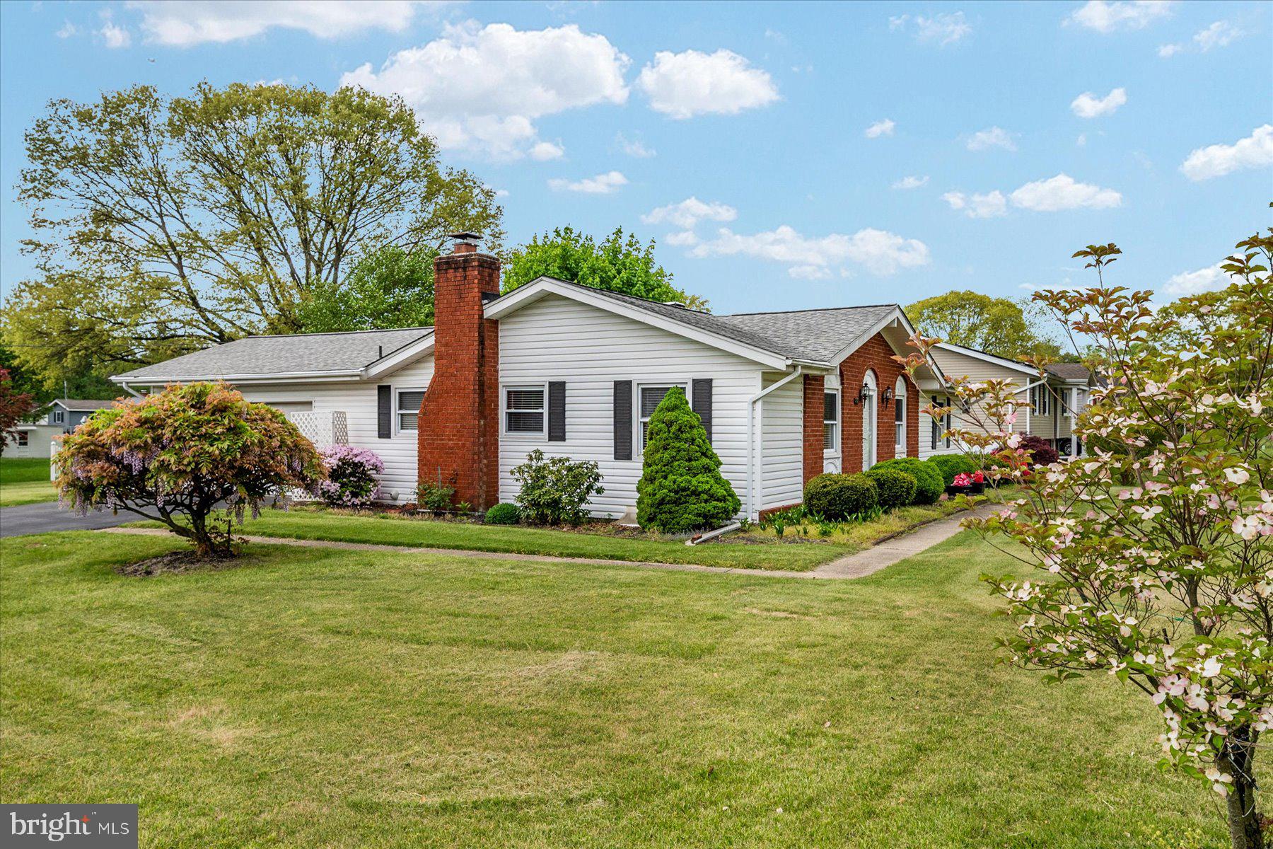 ELMHURST - Residential