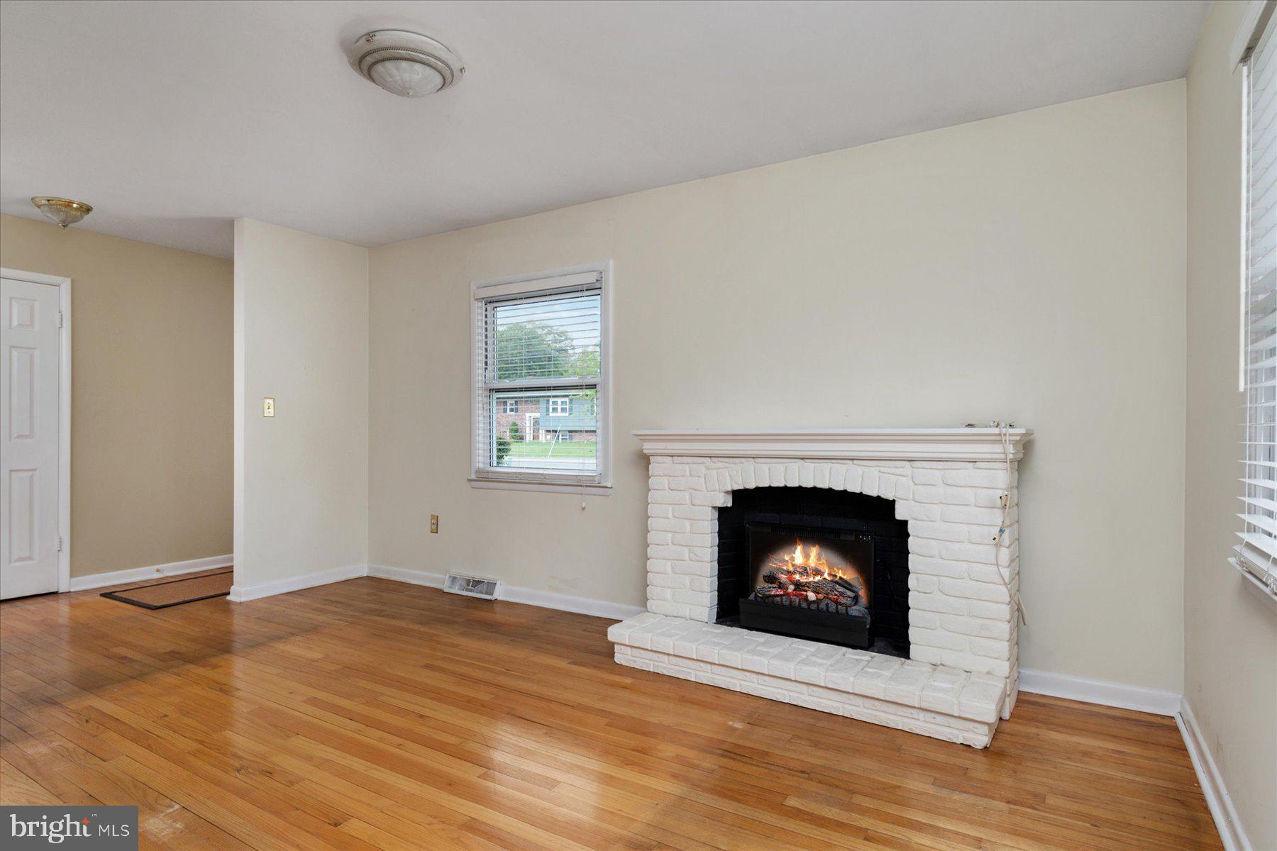 ELMHURST - Residential