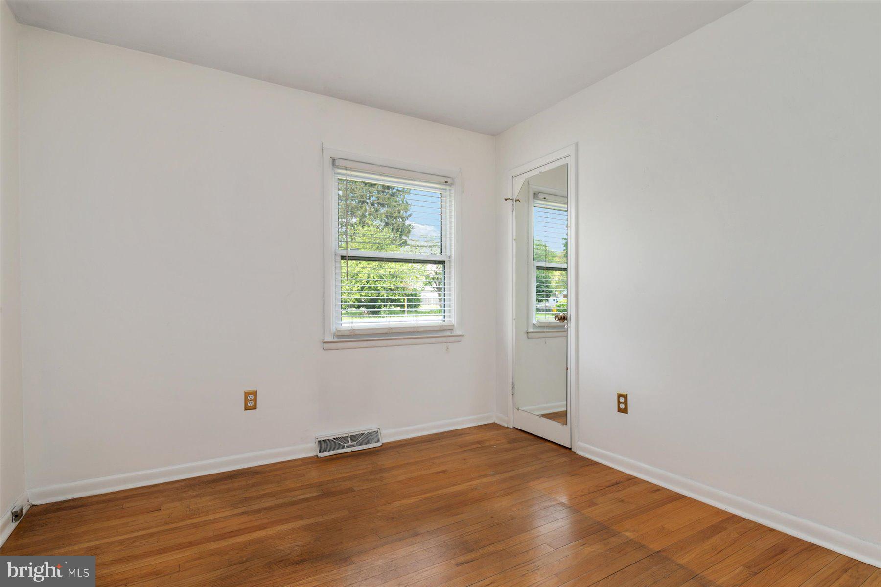 ELMHURST - Residential