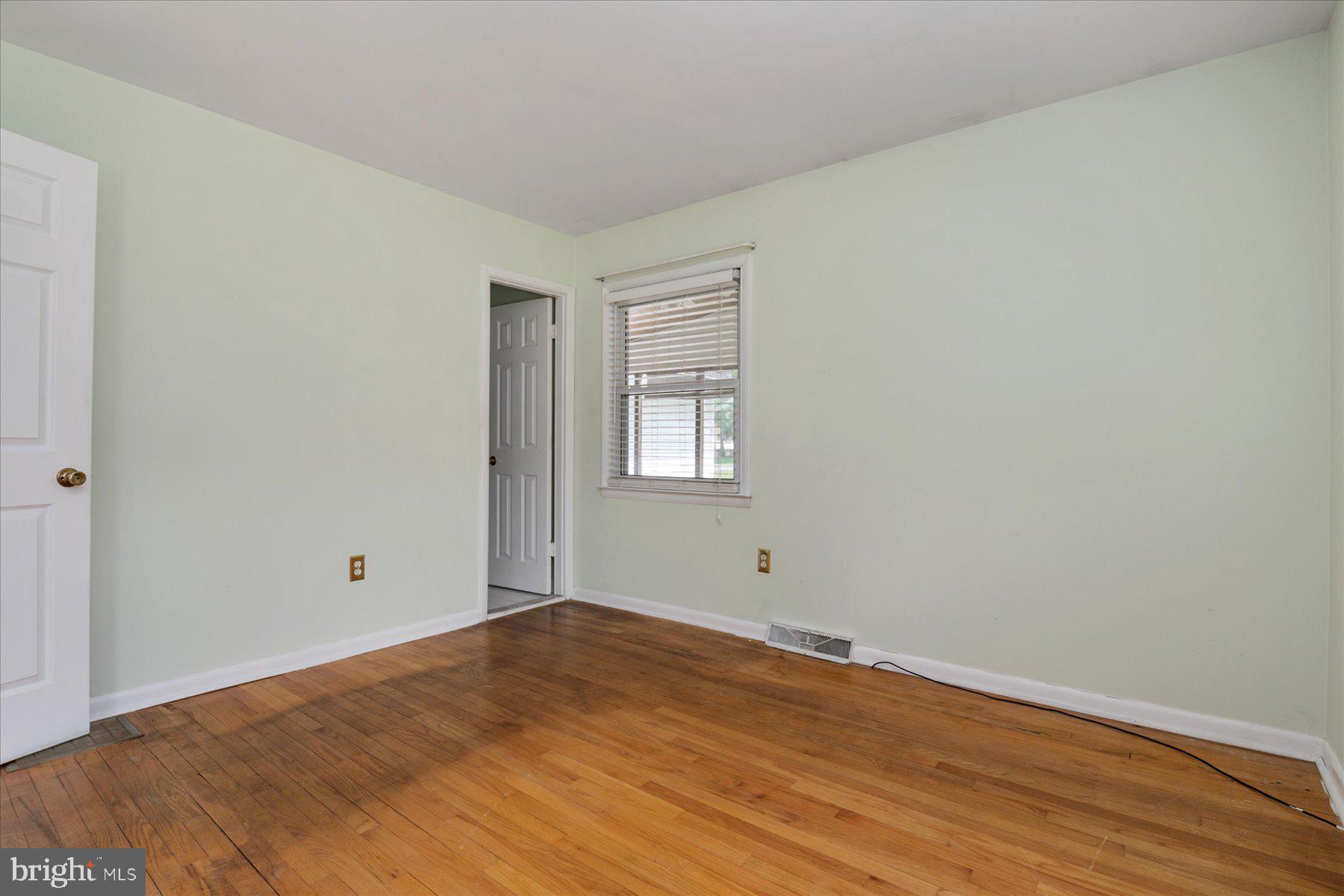 ELMHURST - Residential