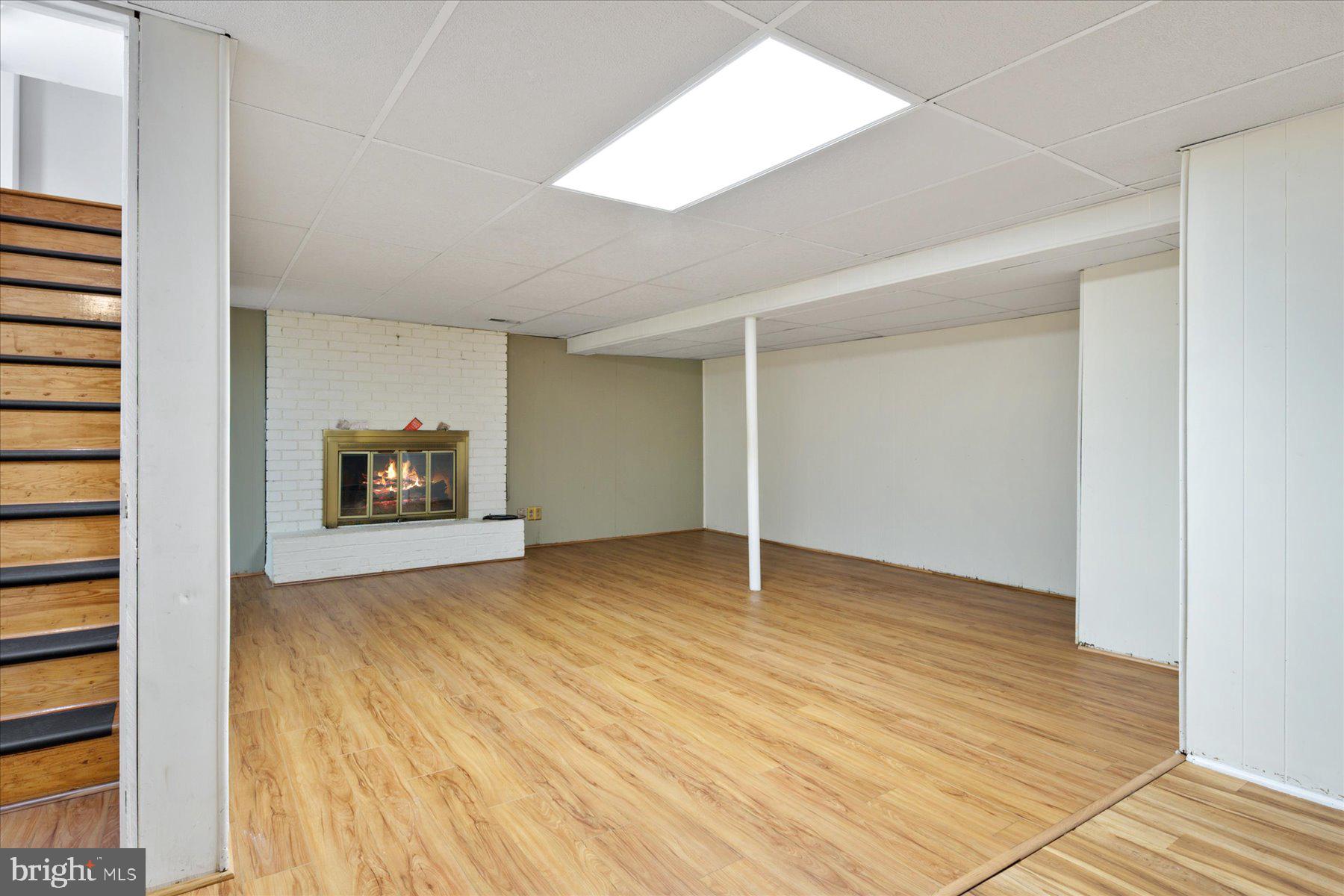 ELMHURST - Residential