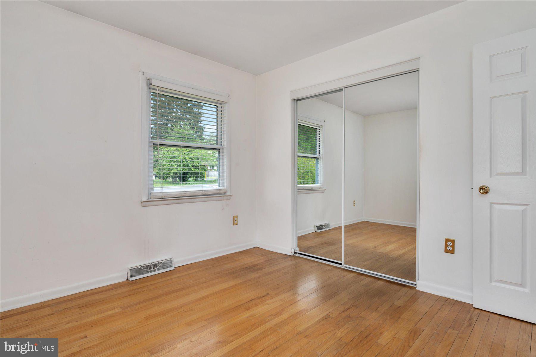 ELMHURST - Residential