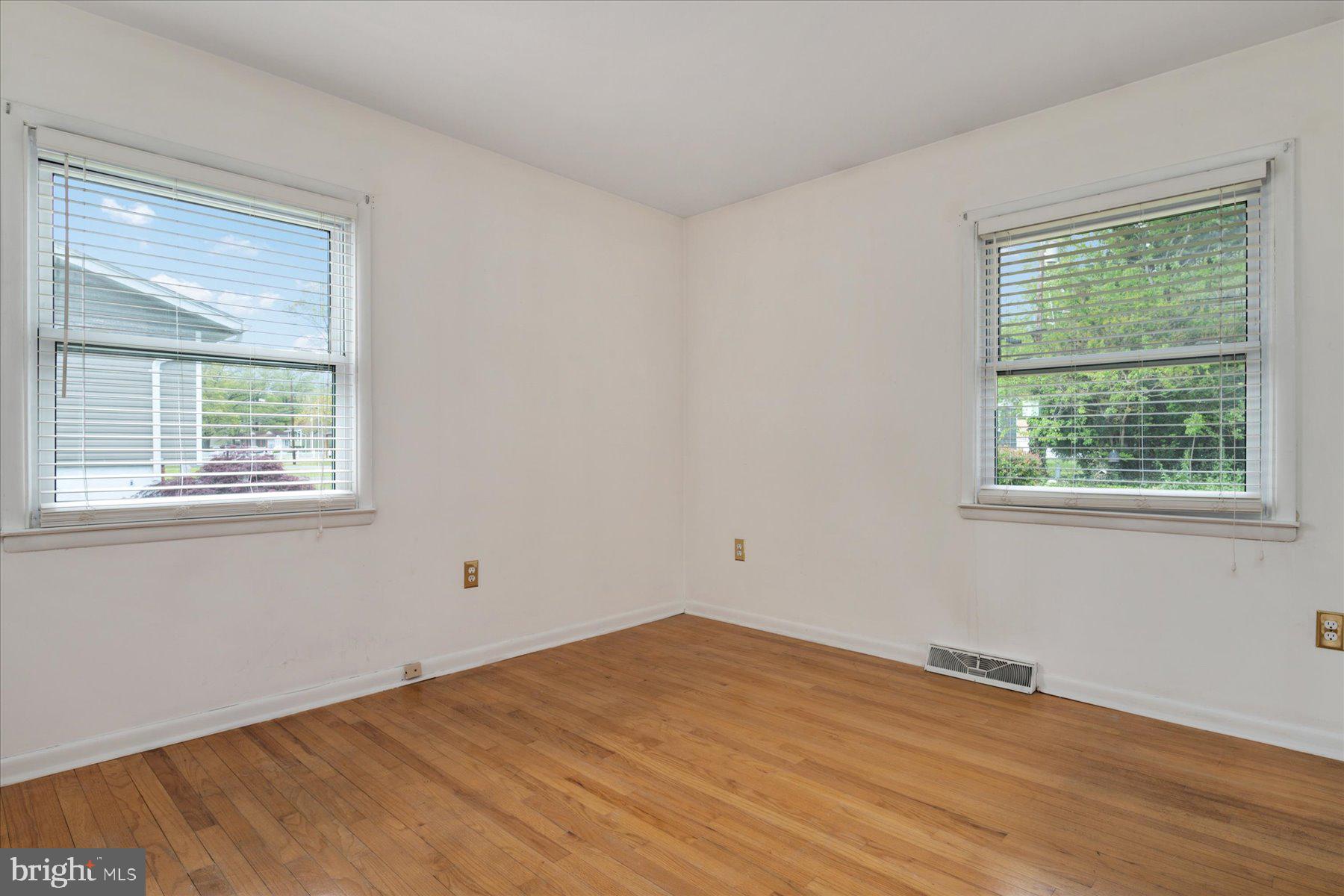 ELMHURST - Residential