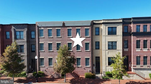 Photo of 709 Monroe Street, HERNDON, VA 20170 (MLS # VAFX2347760)