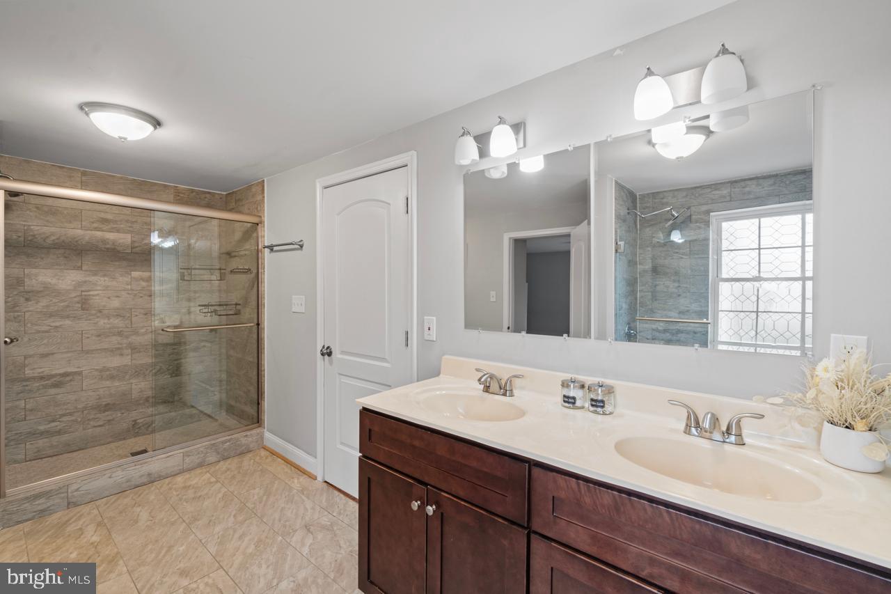 JOHNSTON SQUARE - Residential