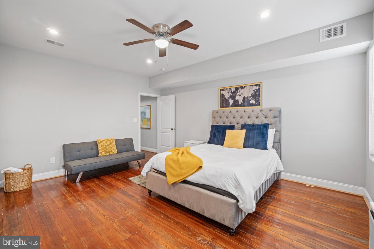 JOHNSTON SQUARE - Residential