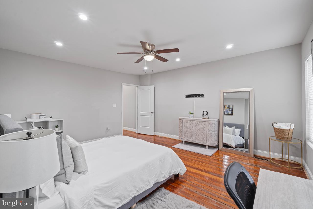 JOHNSTON SQUARE - Residential