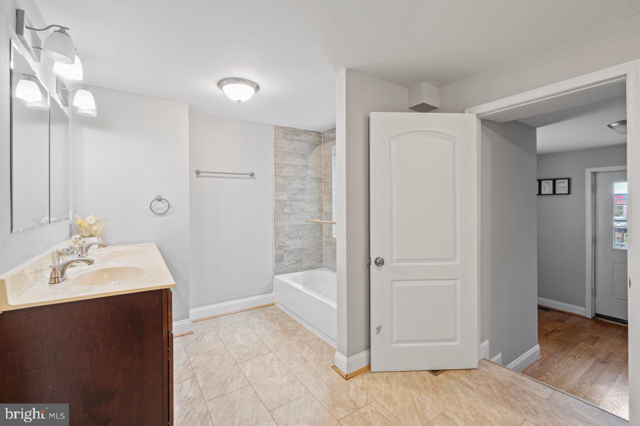 JOHNSTON SQUARE - Residential