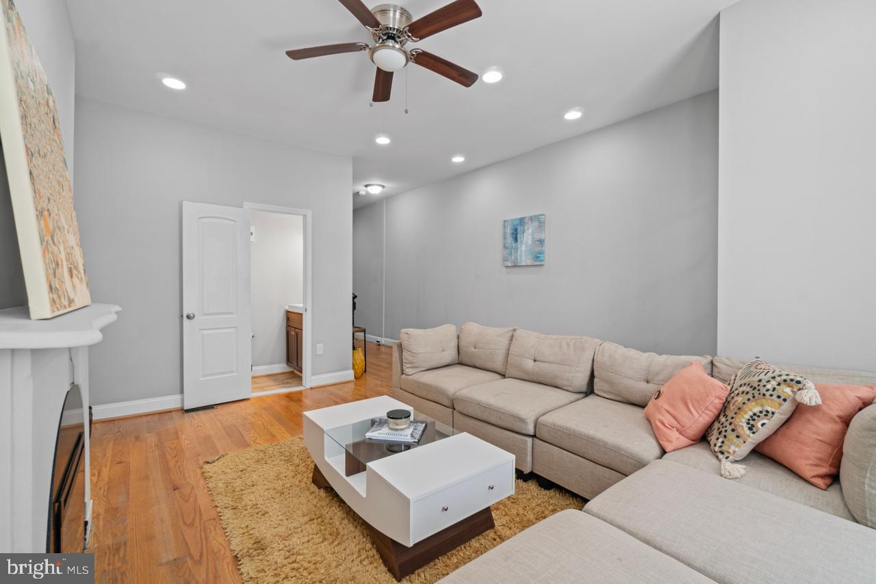 JOHNSTON SQUARE - Residential