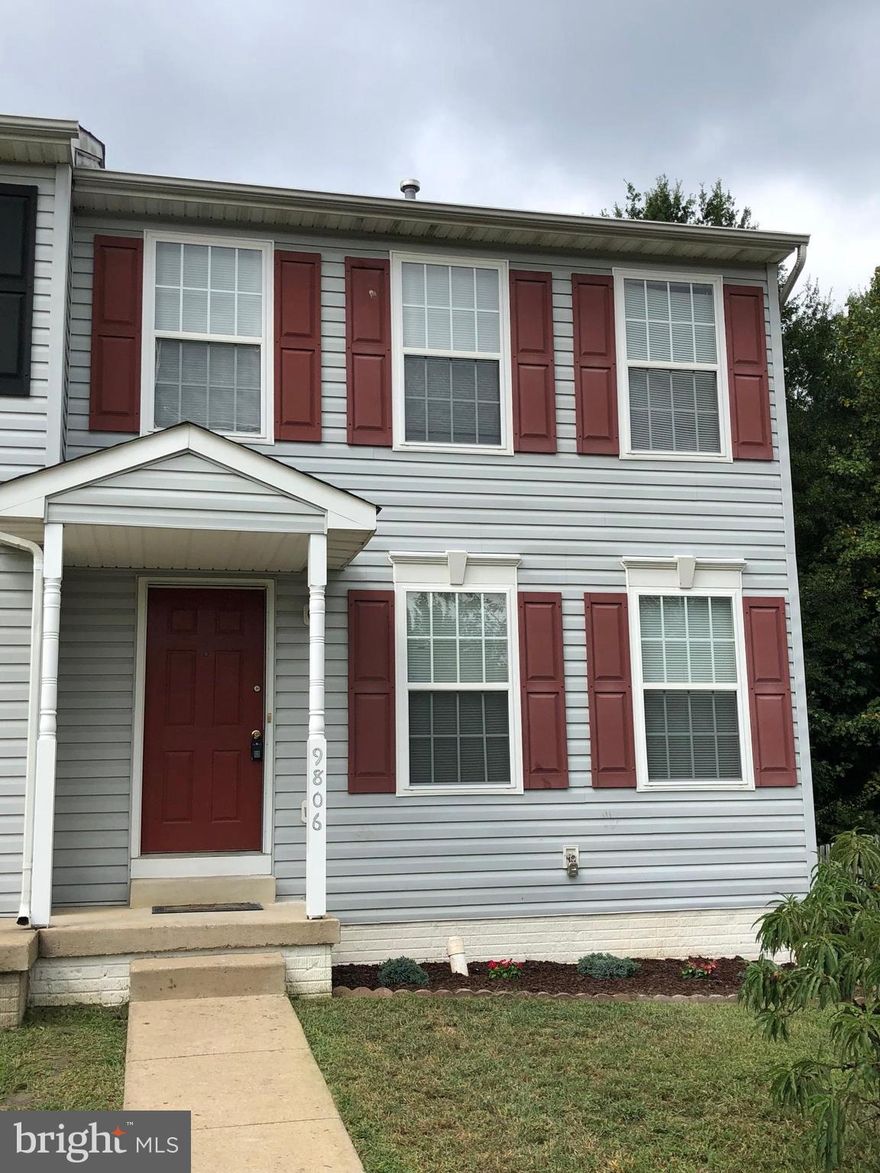 Discount to $1425 for 18 mo lease! Beautifully remodeled end-unit townhouse close to VRE stop, 95, shopping and only a 15 min drive to downtown Fredericksburg! 3 Bedroom, 2.5 Bath. Stainless steel appliances and new granite in the kitchen. Large master with en suite.