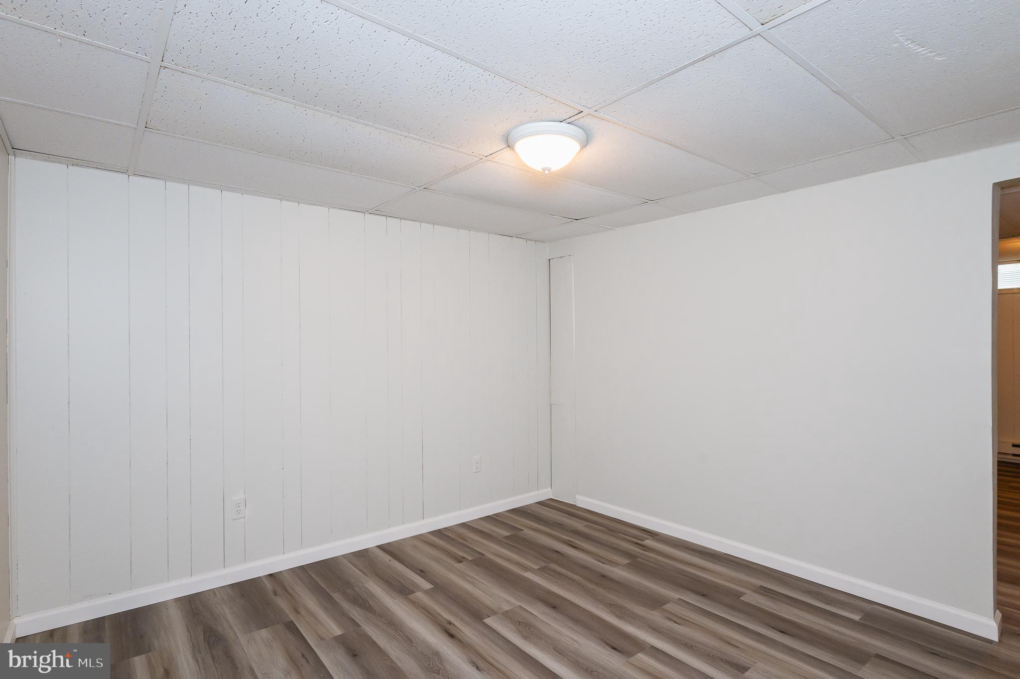 HARFORD SQUARE - Residential Lease