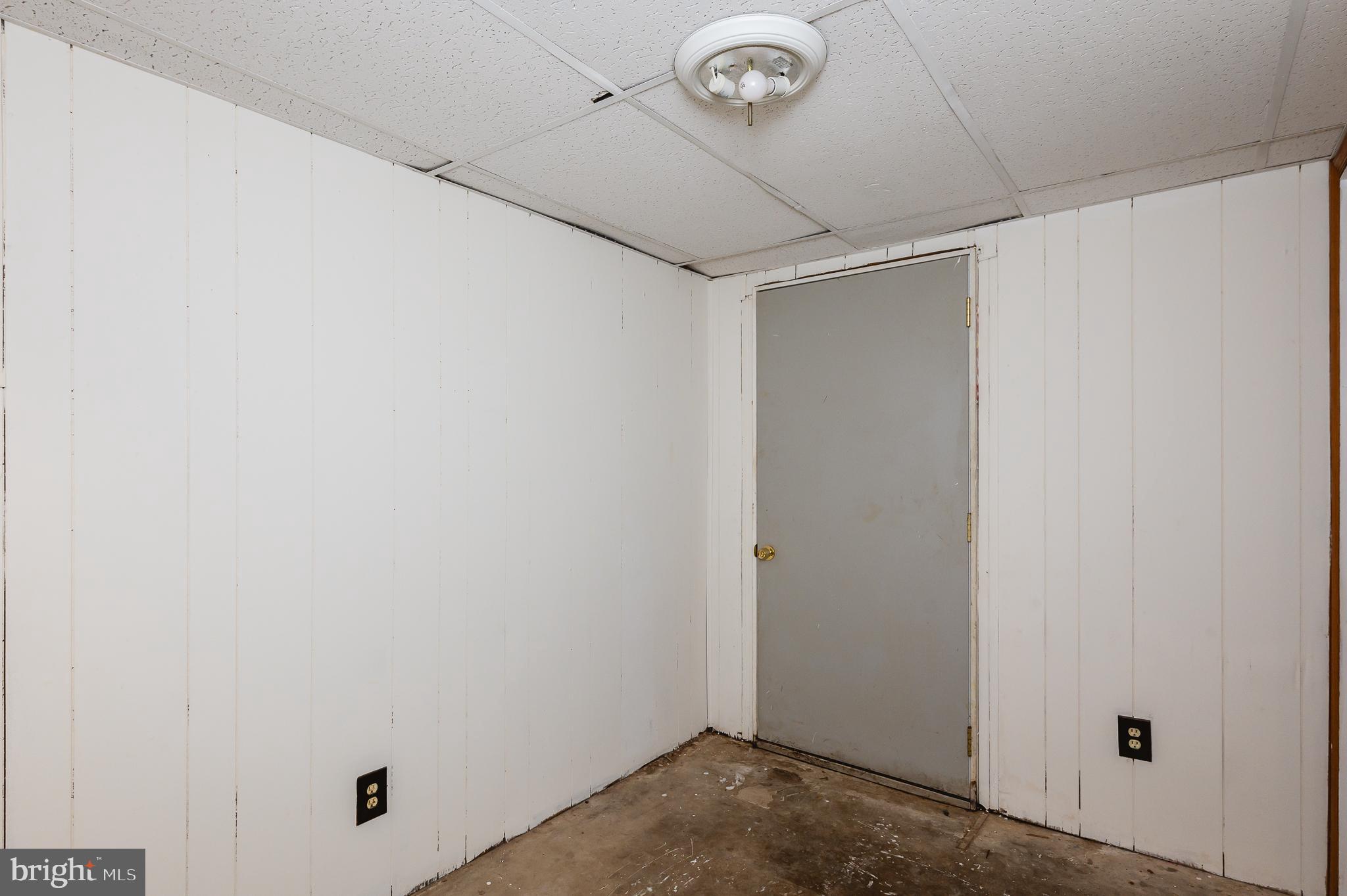 HARFORD SQUARE - Residential Lease