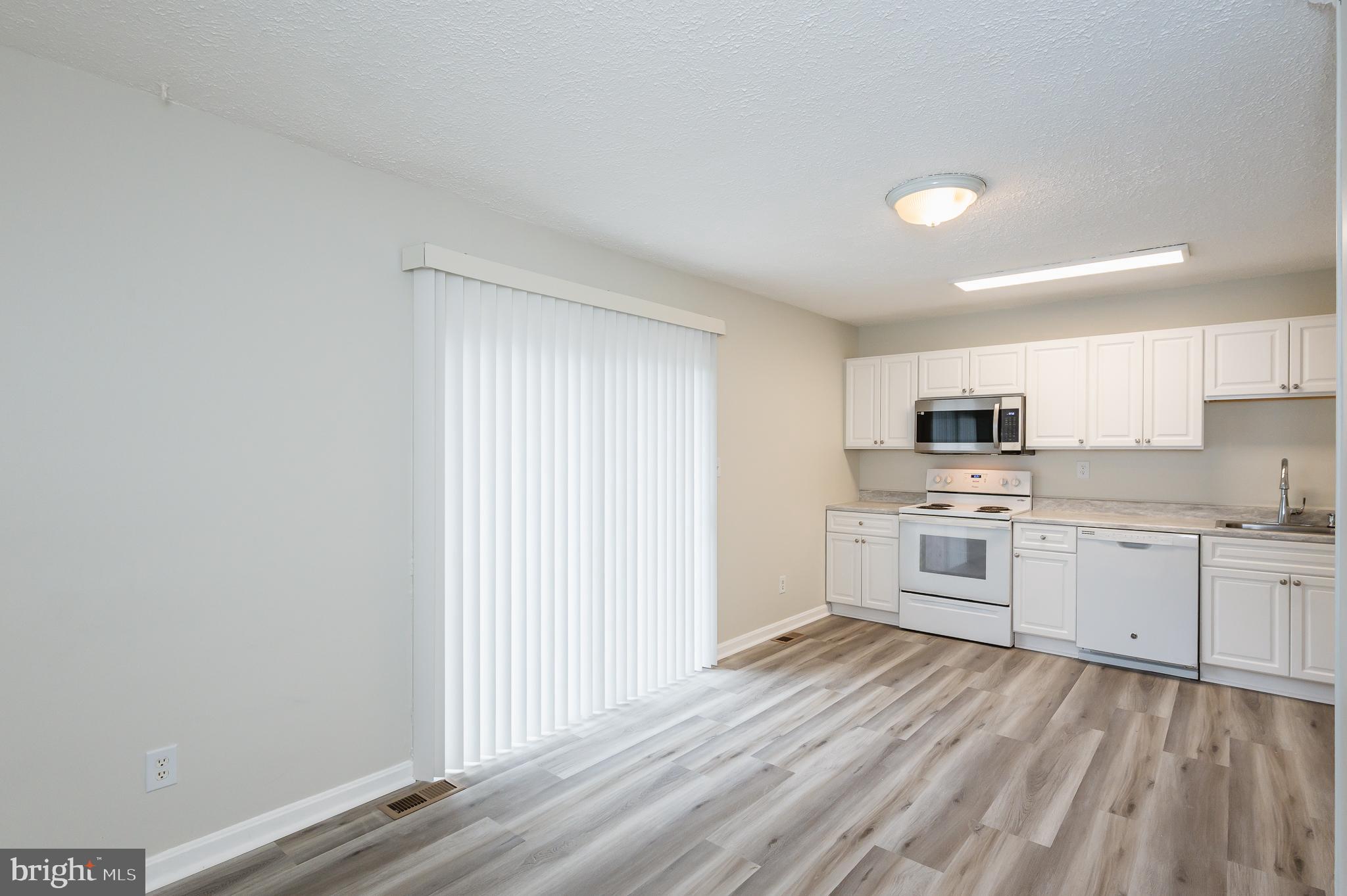 HARFORD SQUARE - Residential Lease