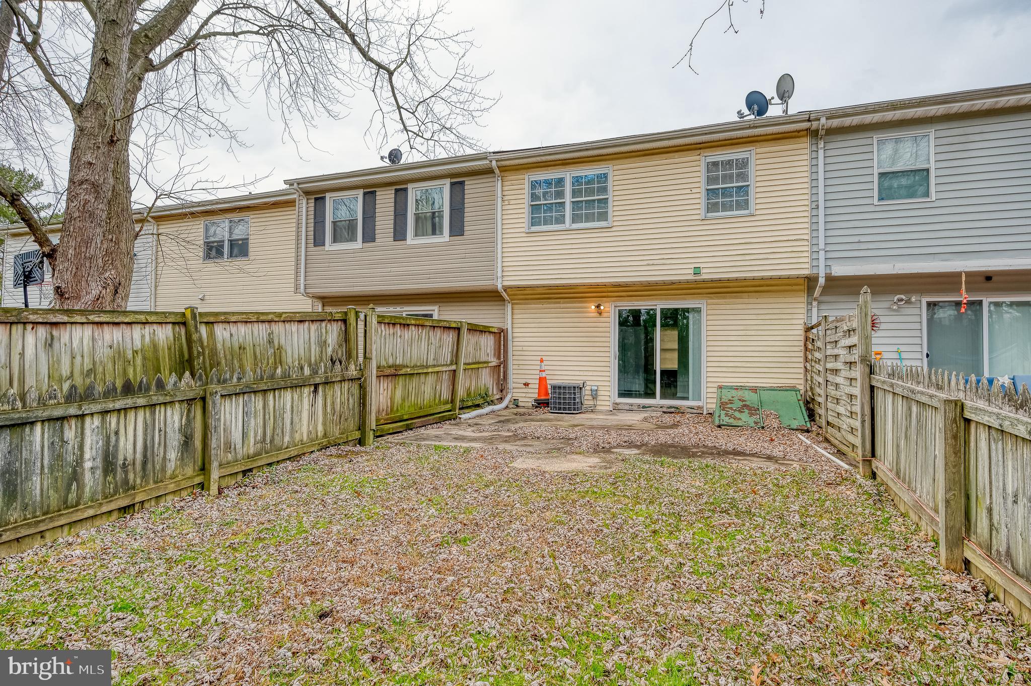 HARFORD SQUARE - Residential Lease