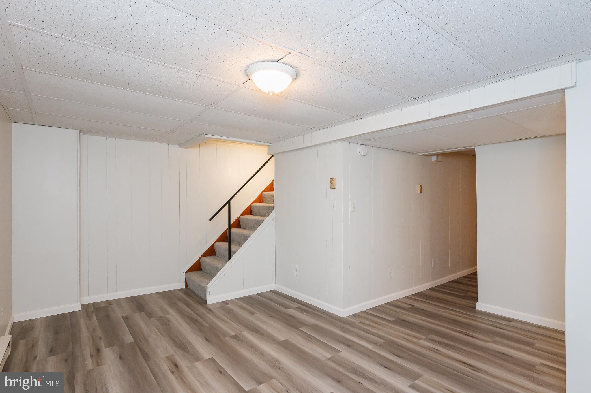 HARFORD SQUARE - Residential Lease