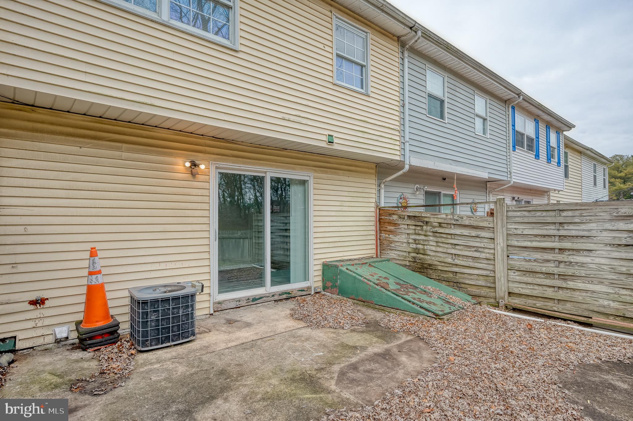 HARFORD SQUARE - Residential Lease