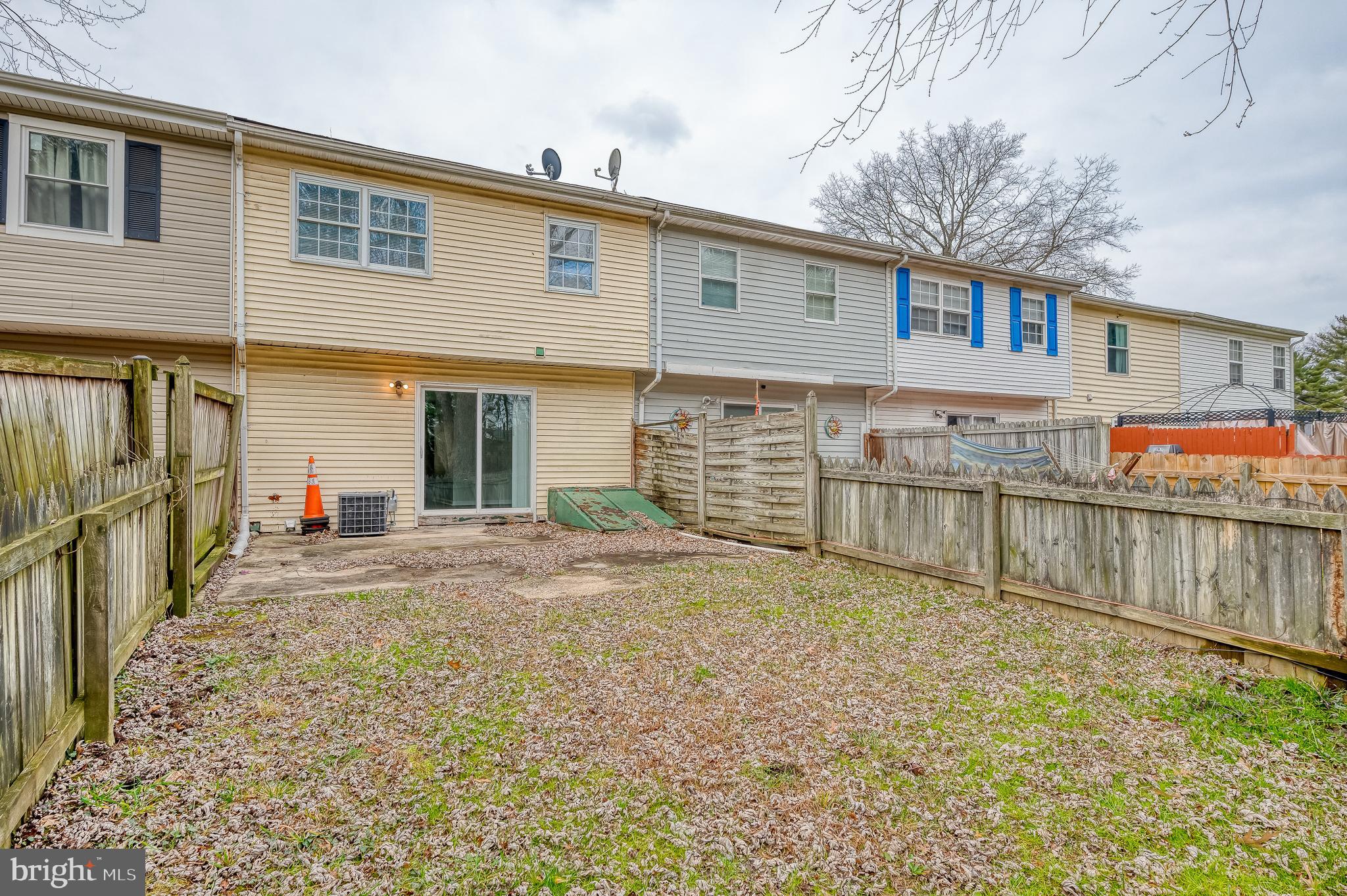 HARFORD SQUARE - Residential Lease