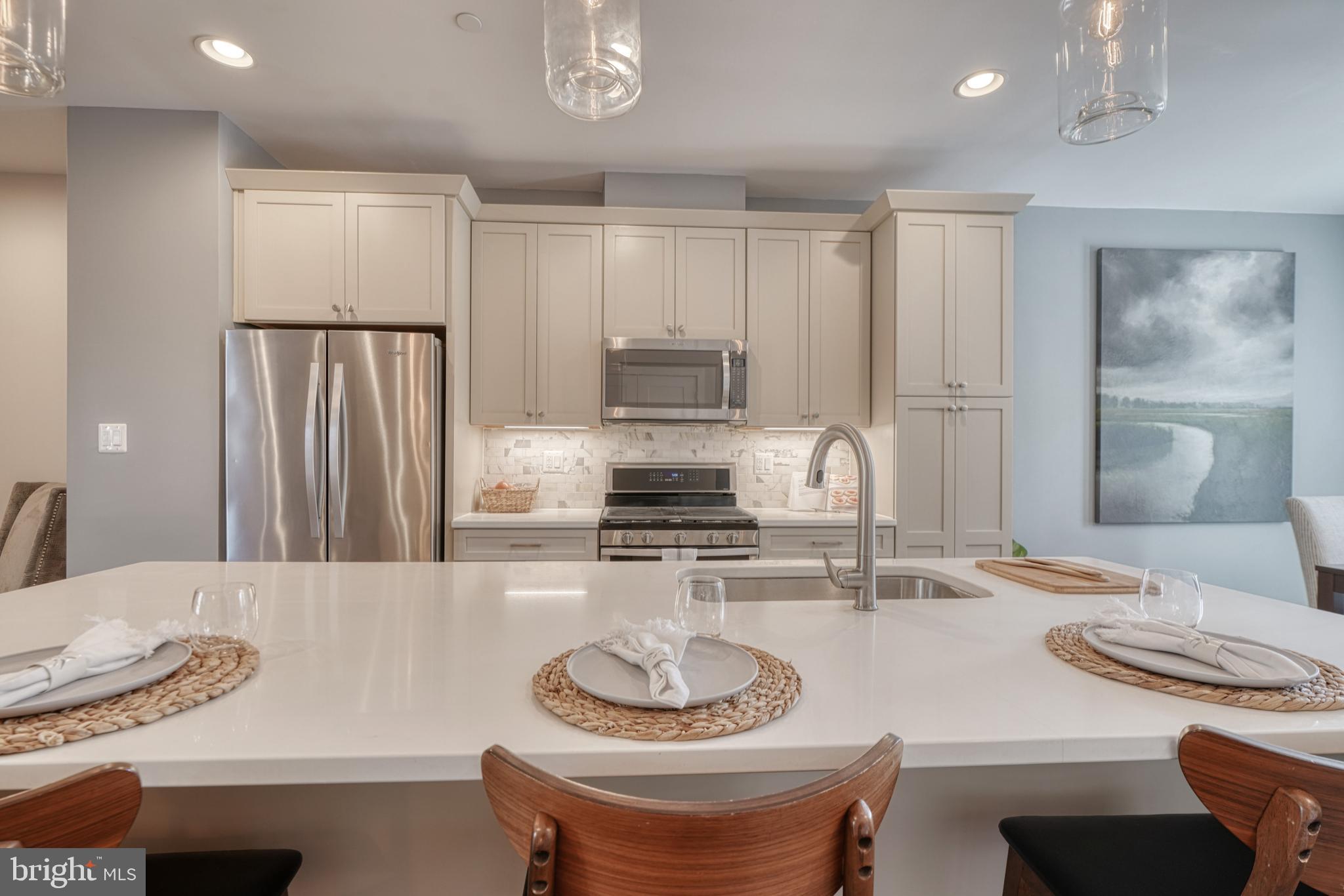 LOCUST POINT - Residential