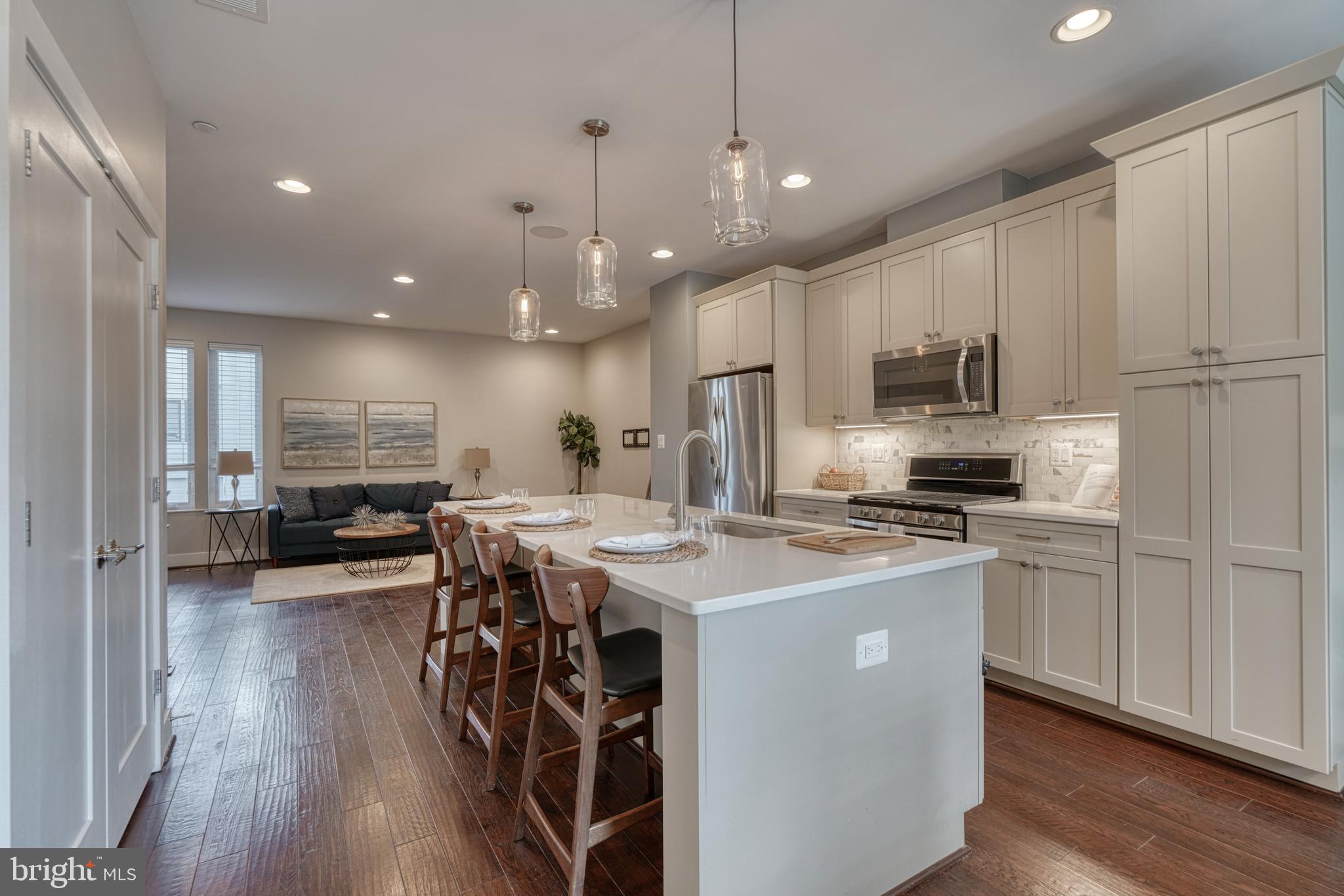 LOCUST POINT - Residential