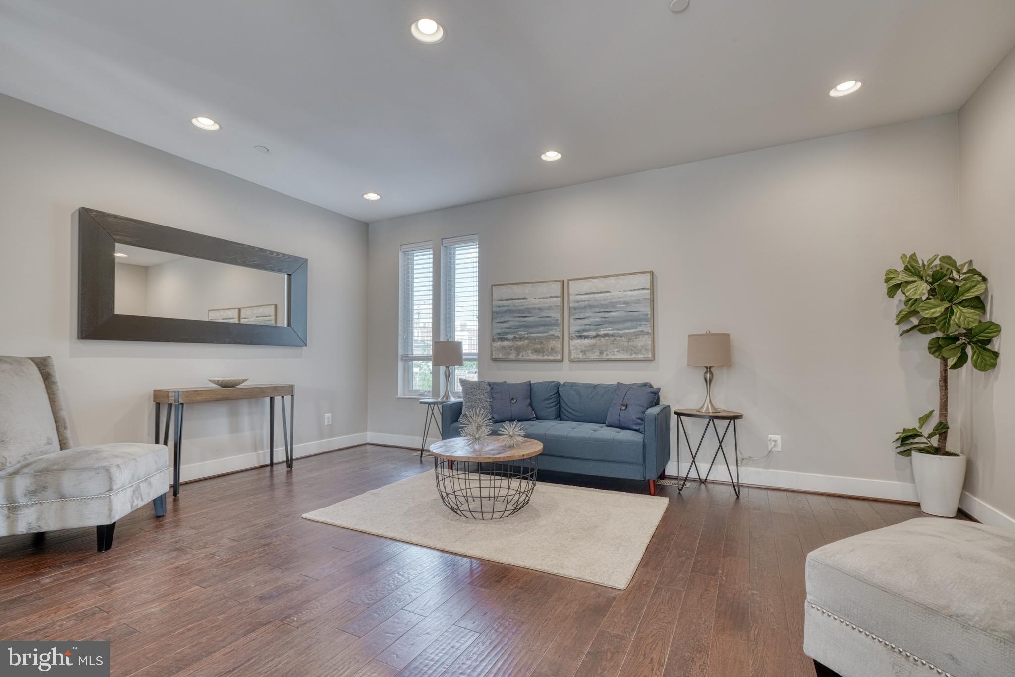 LOCUST POINT - Residential