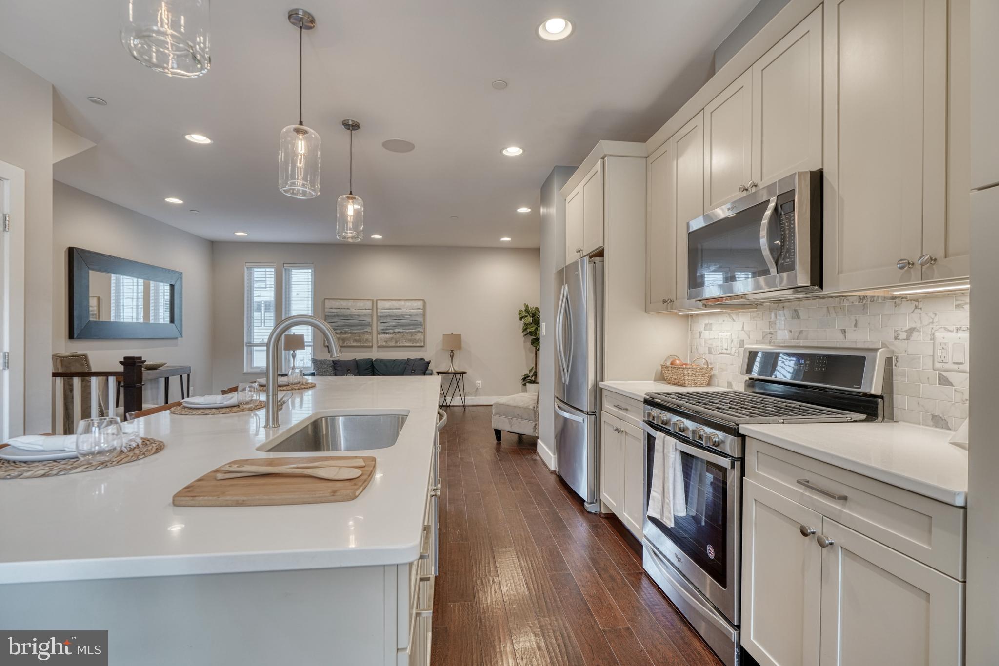 LOCUST POINT - Residential