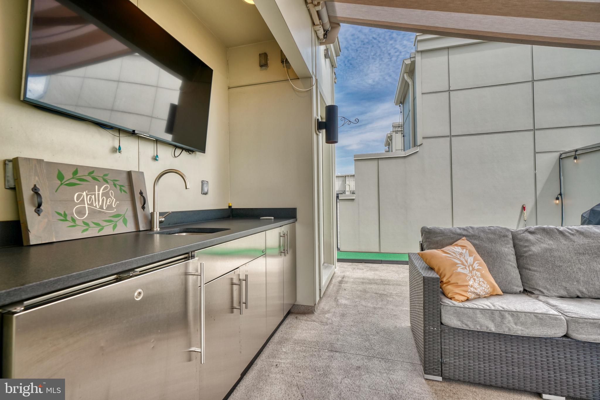 LOCUST POINT - Residential