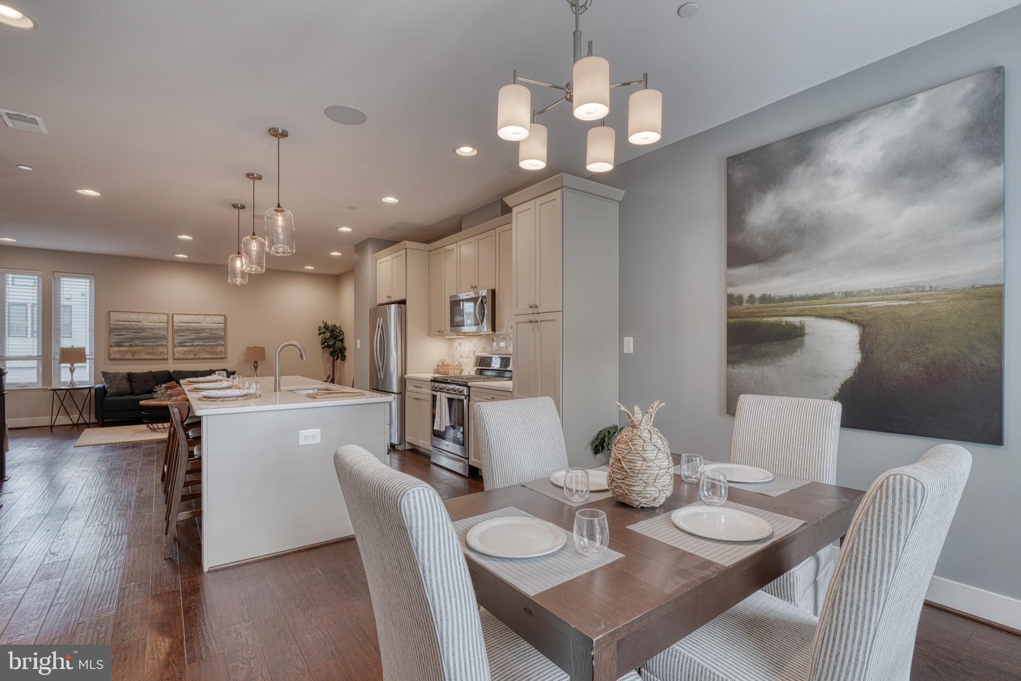 LOCUST POINT - Residential