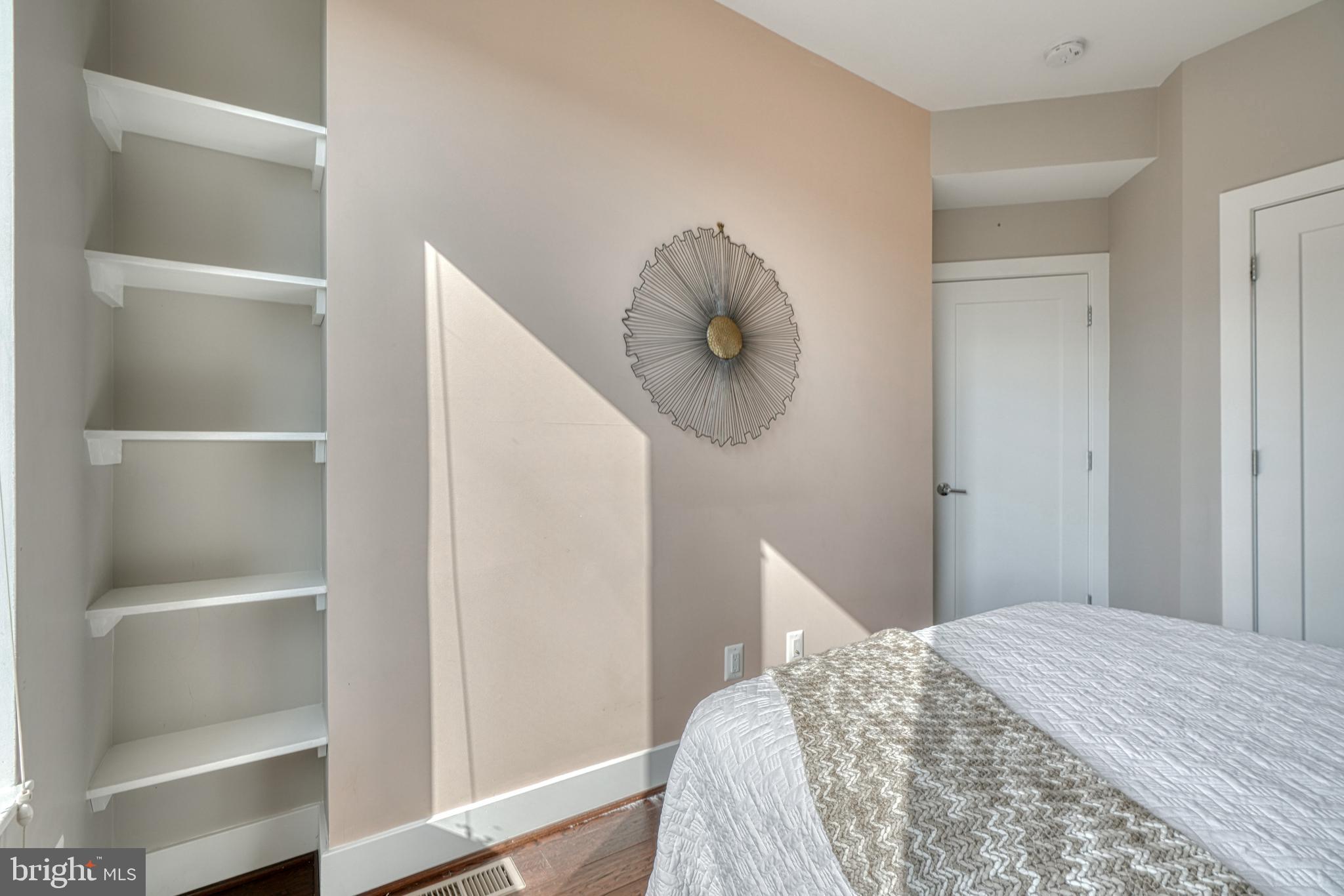 LOCUST POINT - Residential