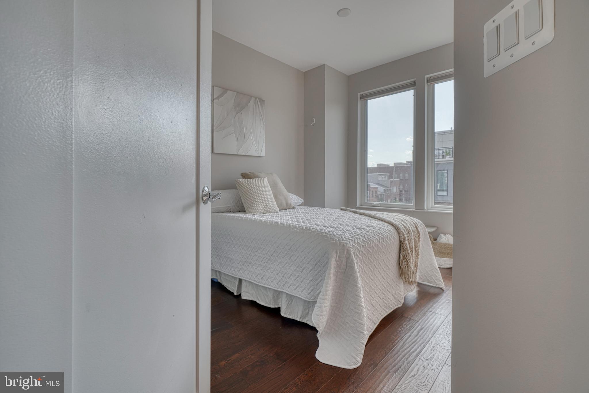 LOCUST POINT - Residential